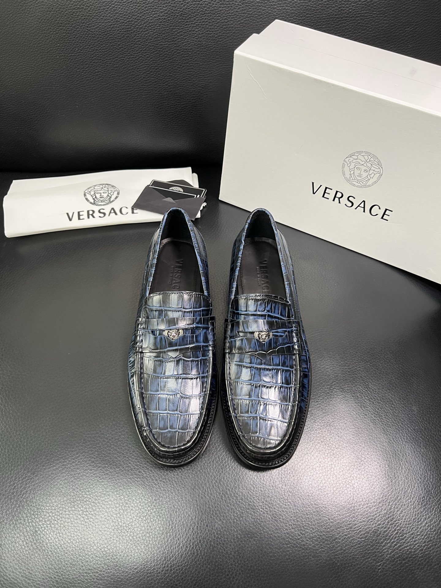 VERSACE 高品质 顶级工艺品 范思哲 专柜同步原厂配置，意大利进口牛皮搭配面料，全鞋配件私模打造，