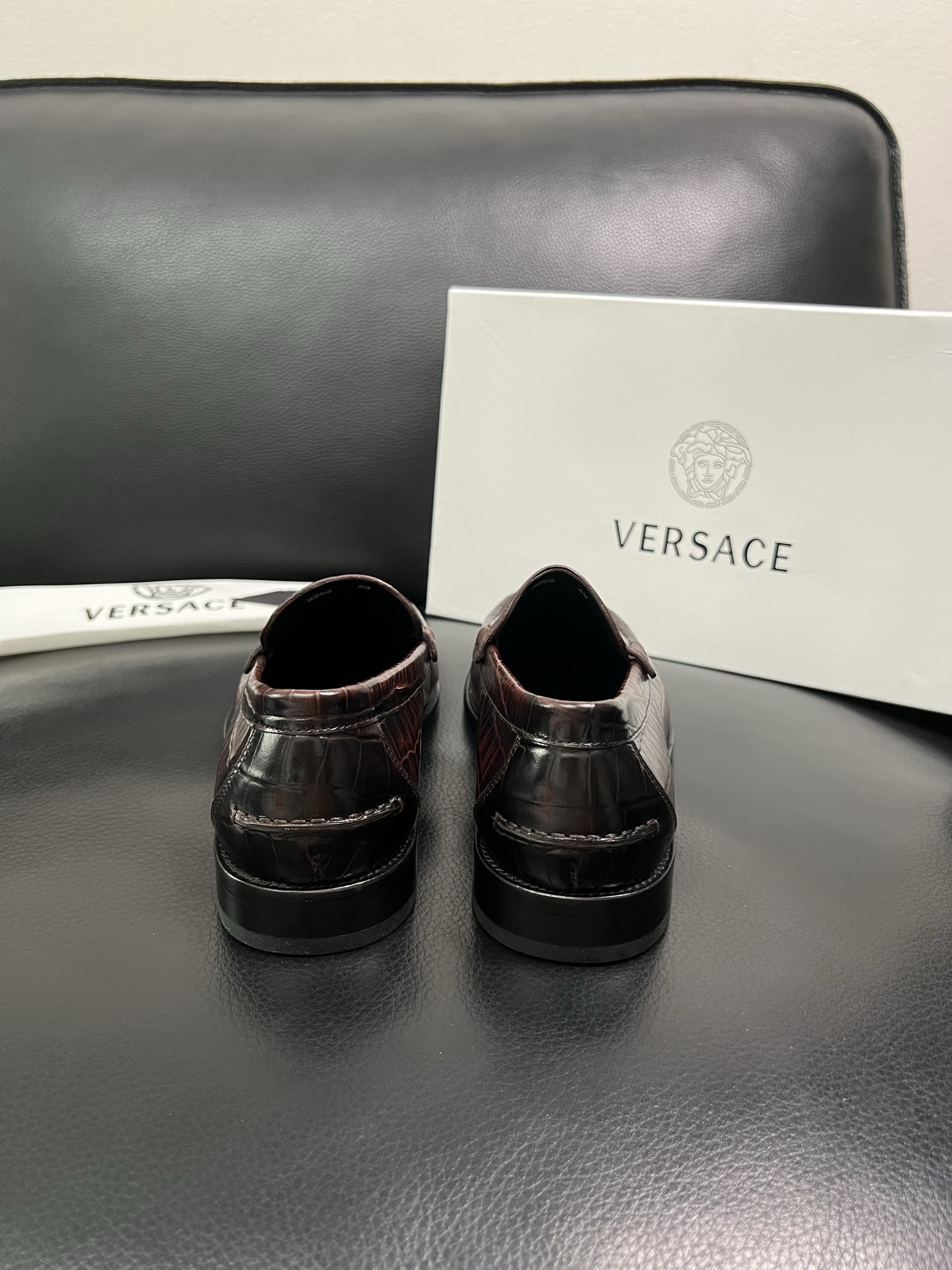 VERSACE 高品质 顶级工艺品 范思哲 专柜同步原厂配置，意大利进口牛皮搭配面料，全鞋配件私模打造，