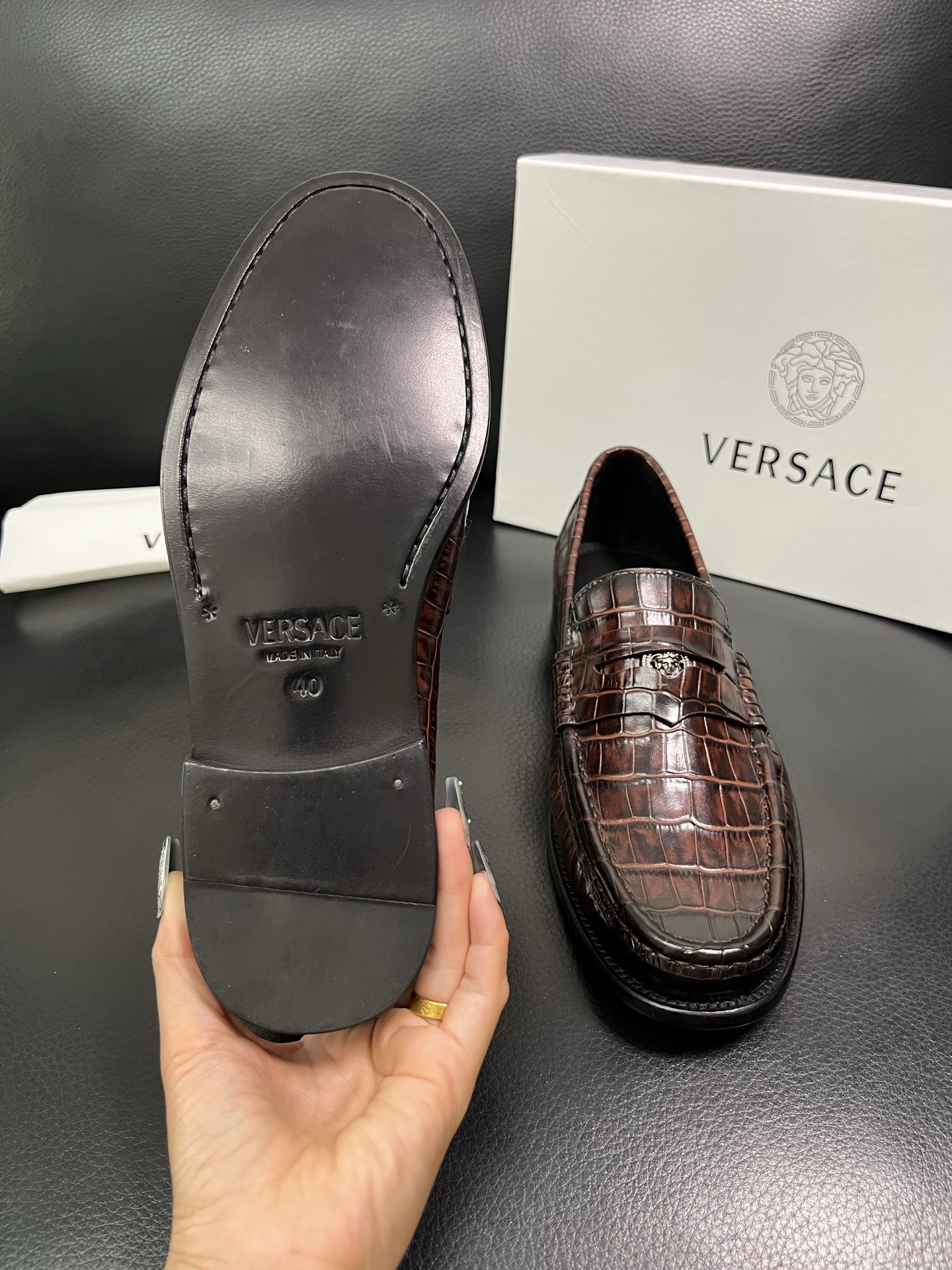 VERSACE 高品质 顶级工艺品 范思哲 专柜同步原厂配置，意大利进口牛皮搭配面料，全鞋配件私模打造，