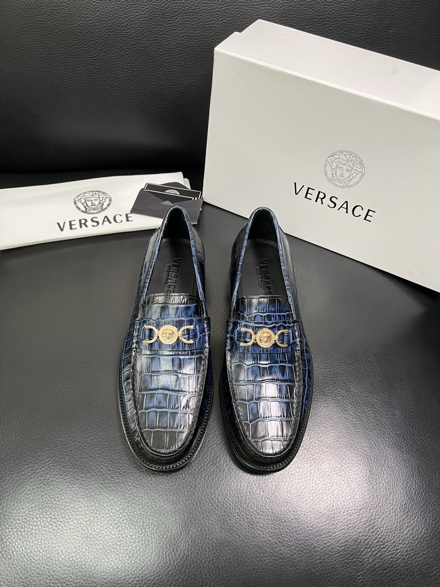 VERSACE 高品质 顶级工艺品 范思哲 专柜同步原厂配置，意大利进口牛皮搭配面料，全鞋配件私模打造，