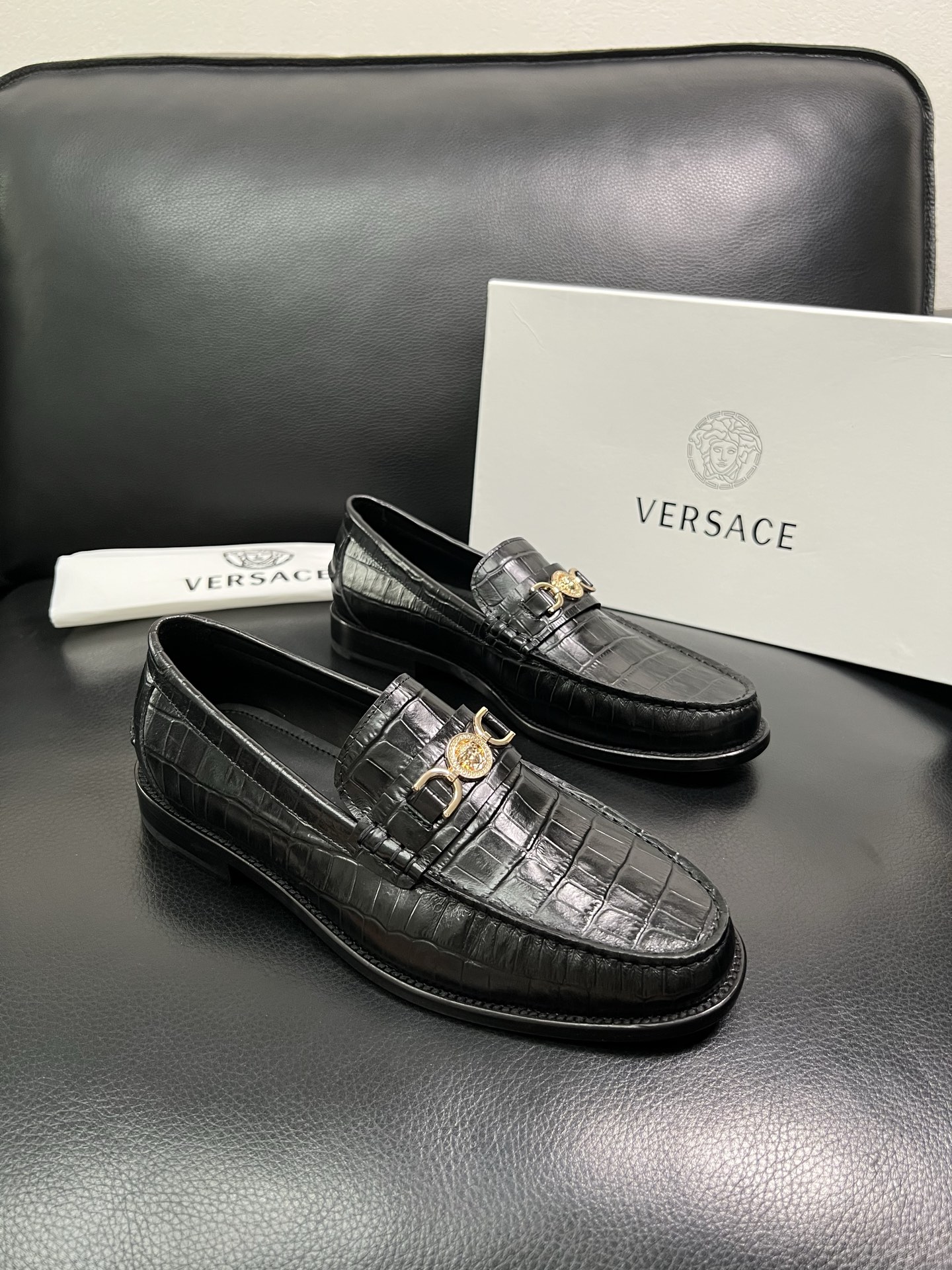 VERSACE 高品质 顶级工艺品 范思哲 专柜同步原厂配置，意大利进口牛皮搭配面料，全鞋配件私模打造，