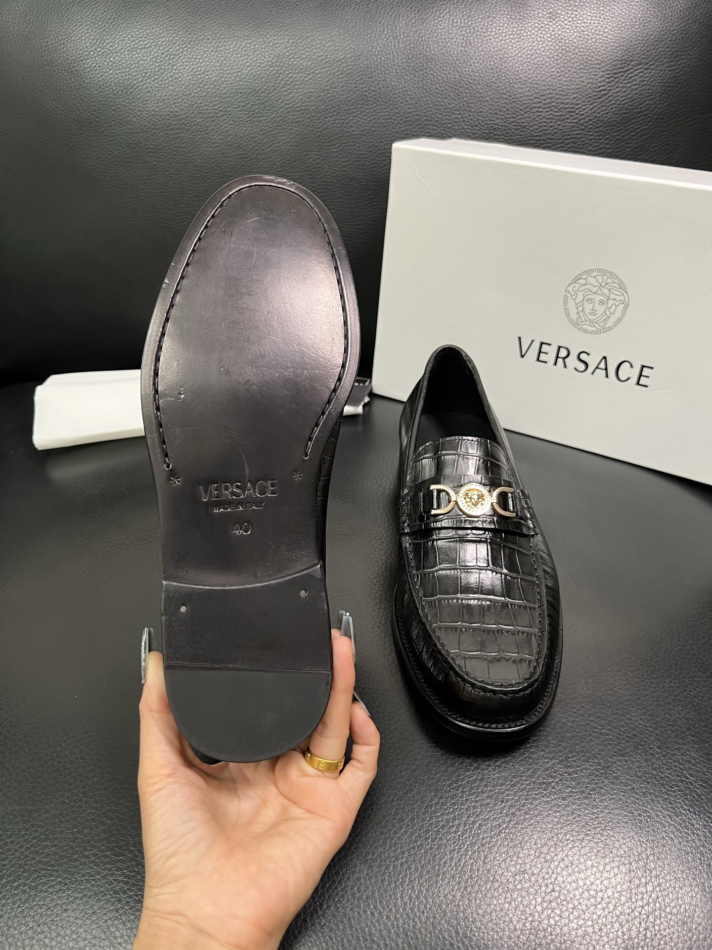 VERSACE 高品质 顶级工艺品 范思哲 专柜同步原厂配置，意大利进口牛皮搭配面料，全鞋配件私模打造，