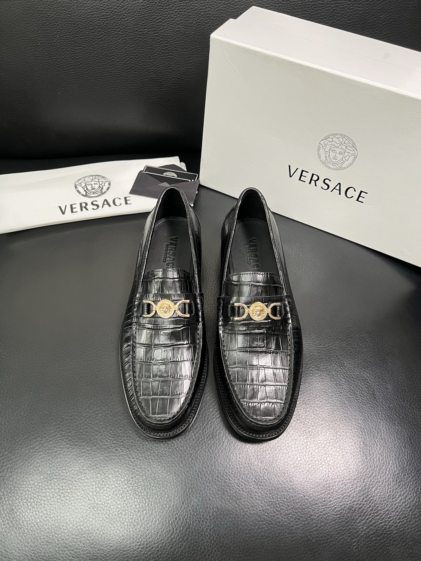VERSACE 高品质 顶级工艺品 范思哲 专柜同步原厂配置，意大利进口牛皮搭配面料，全鞋配件私模打造，