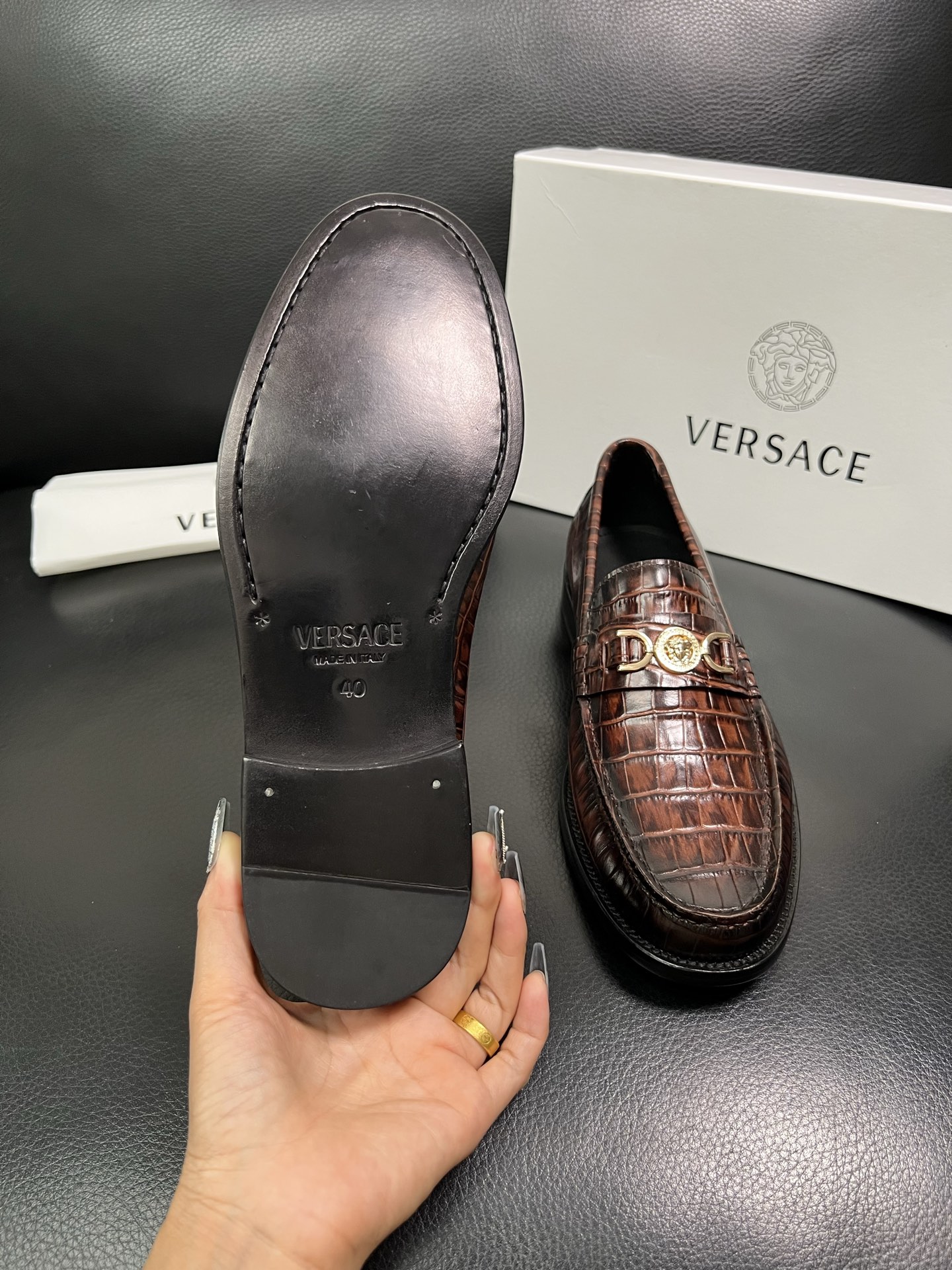 VERSACE 高品质 顶级工艺品 范思哲 专柜同步原厂配置，意大利进口牛皮搭配面料，全鞋配件私模打造，