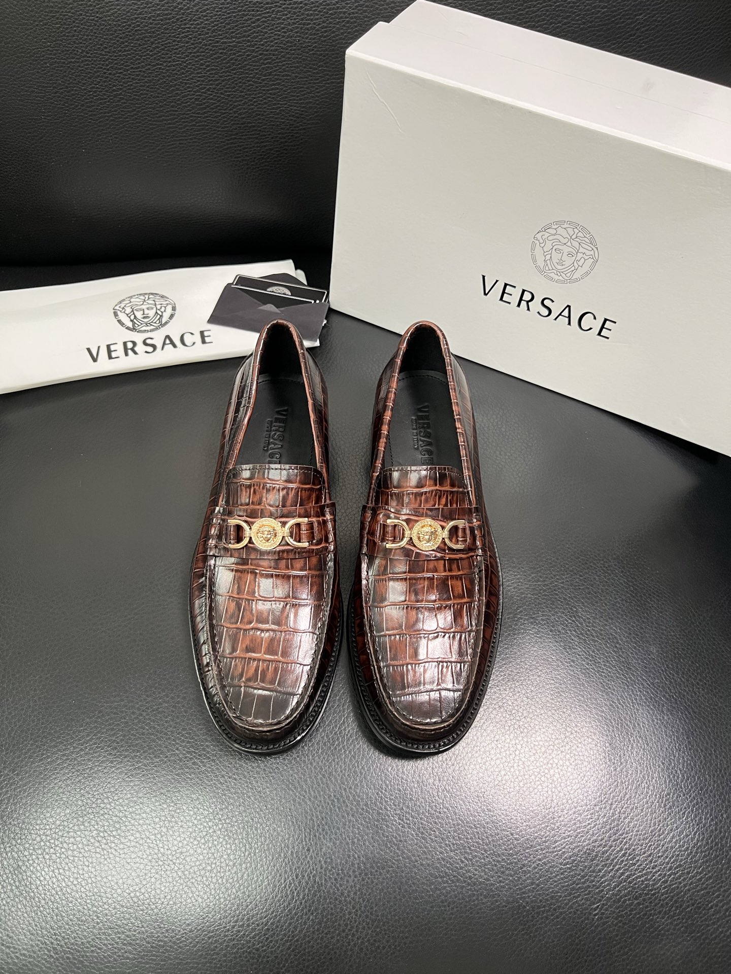 VERSACE 高品质 顶级工艺品 范思哲 专柜同步原厂配置，意大利进口牛皮搭配面料，全鞋配件私模打造，