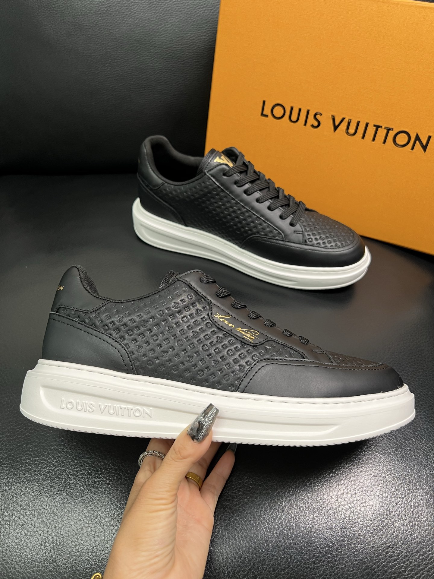 Lv 高品质 顶级工艺品 路易威登 运动板鞋专柜同步原厂配置，鞋面意大利进口，高品质拼接缤纷色彩复杂工艺