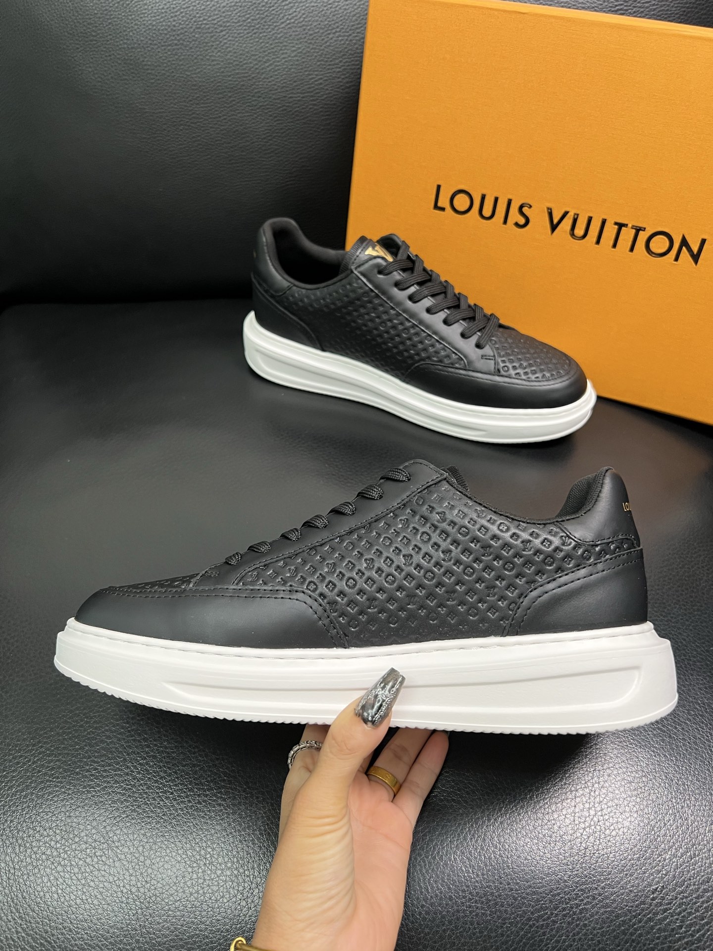 Lv 高品质 顶级工艺品 路易威登 运动板鞋专柜同步原厂配置，鞋面意大利进口，高品质拼接缤纷色彩复杂工艺