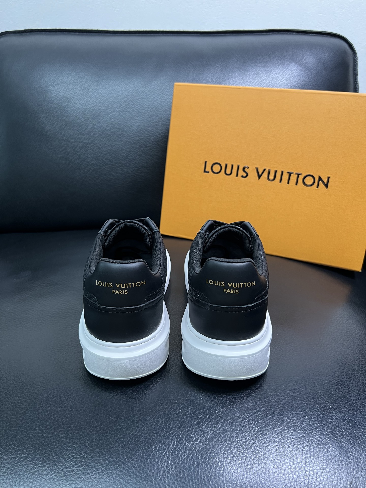 Lv 高品质 顶级工艺品 路易威登 运动板鞋专柜同步原厂配置，鞋面意大利进口，高品质拼接缤纷色彩复杂工艺