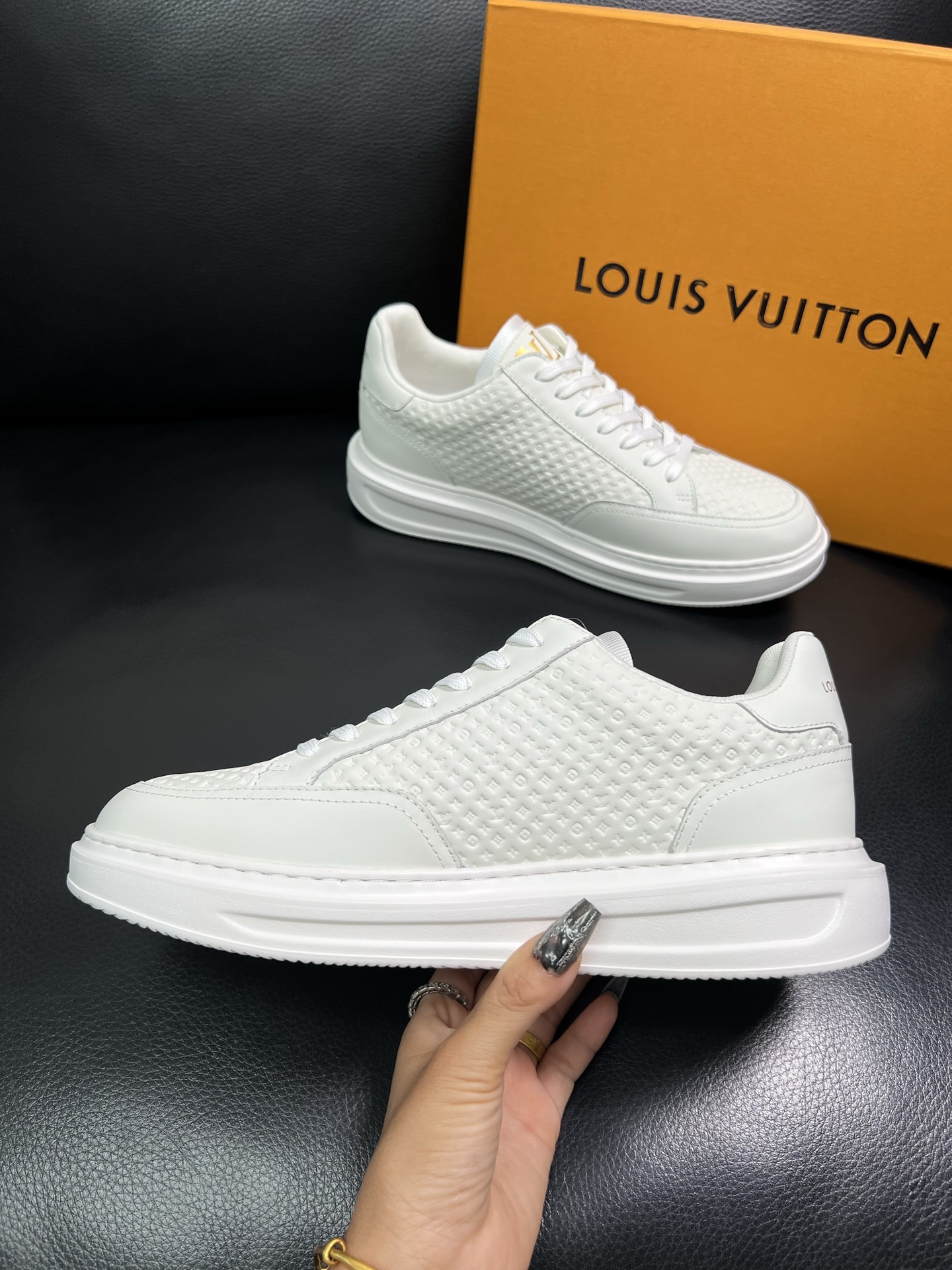 Lv 高品质 顶级工艺品 路易威登 运动板鞋专柜同步原厂配置，鞋面意大利进口，高品质拼接缤纷色彩复杂工艺
