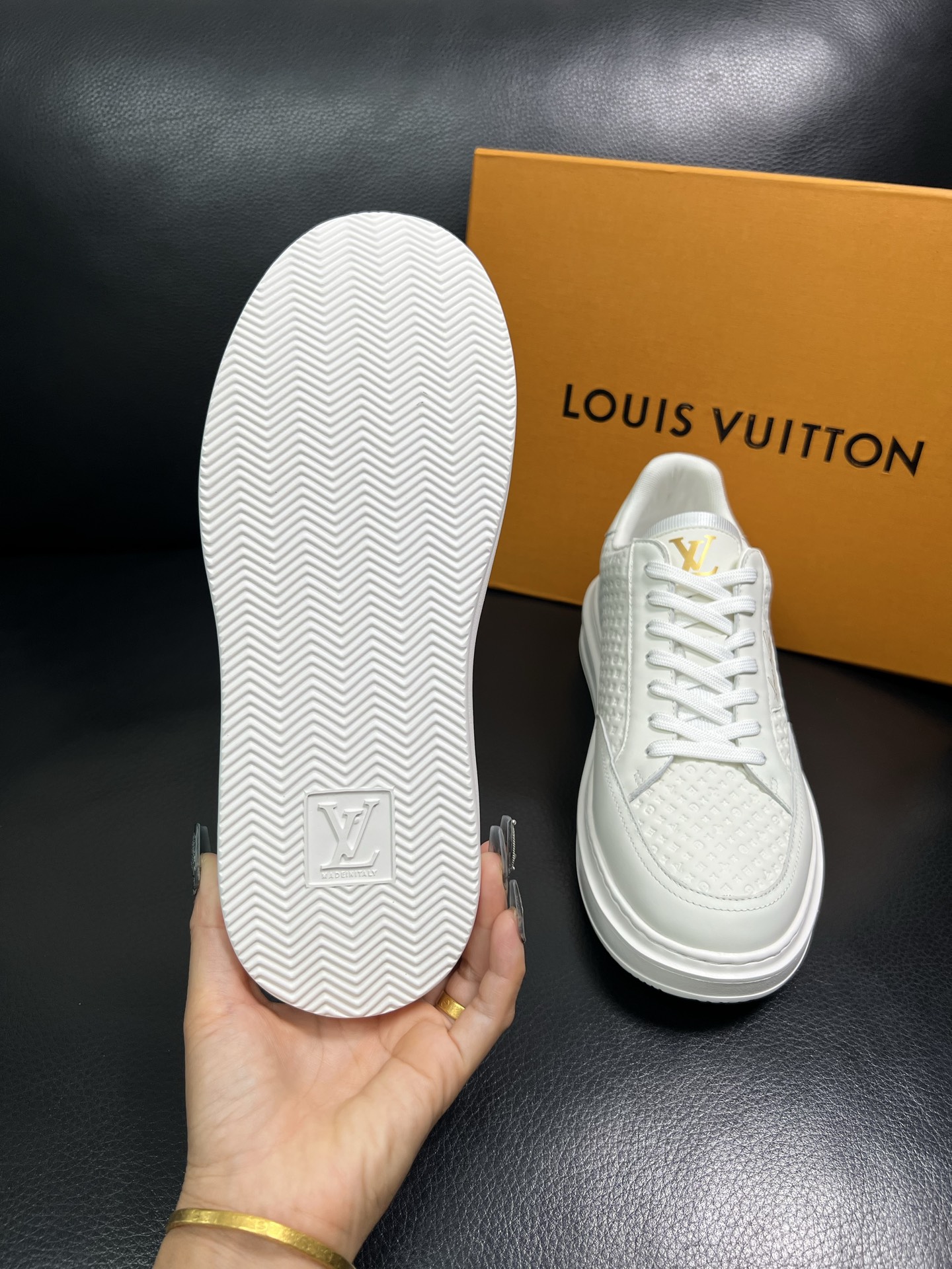Lv 高品质 顶级工艺品 路易威登 运动板鞋专柜同步原厂配置，鞋面意大利进口，高品质拼接缤纷色彩复杂工艺