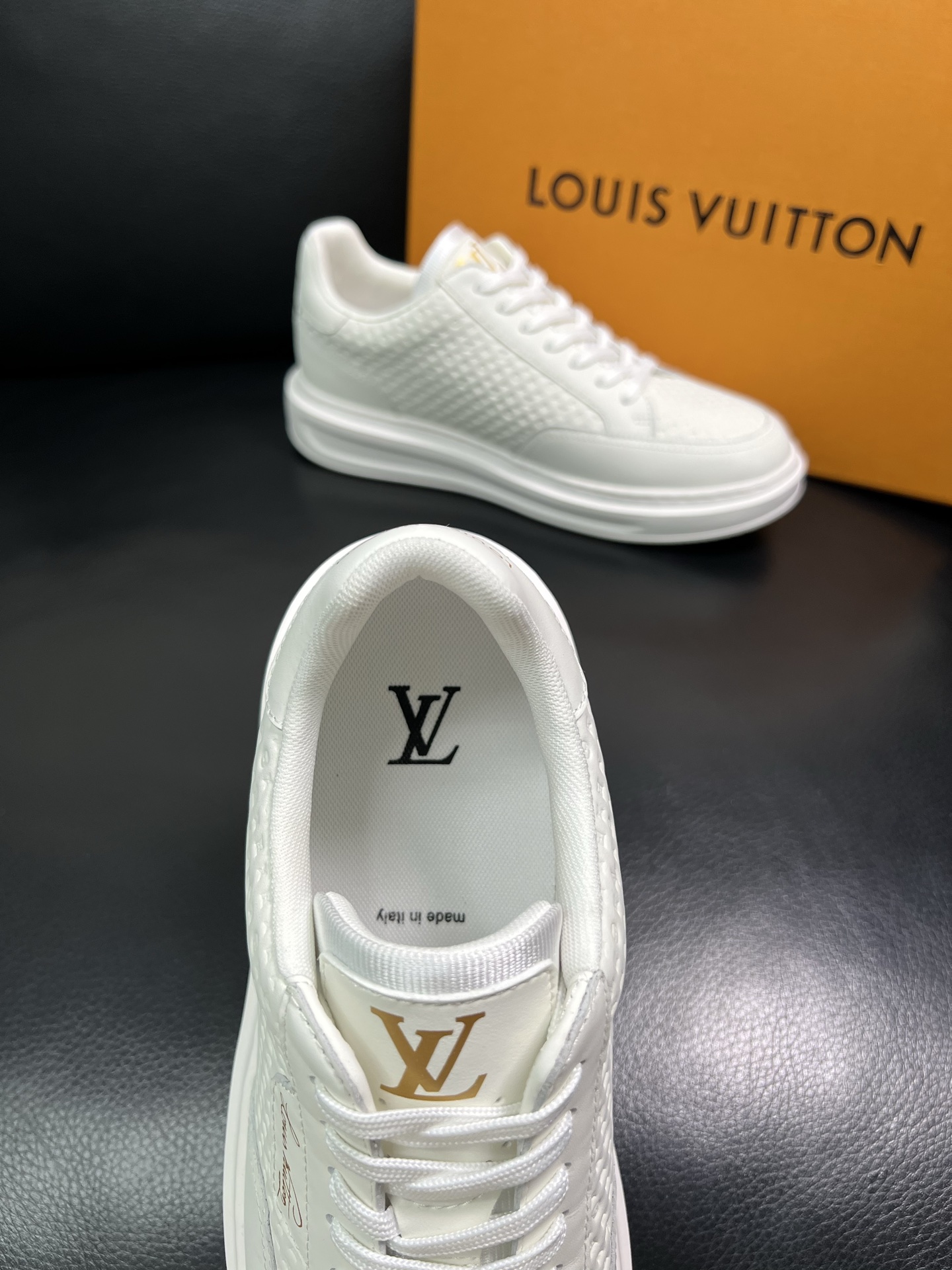 Lv 高品质 顶级工艺品 路易威登 运动板鞋专柜同步原厂配置，鞋面意大利进口，高品质拼接缤纷色彩复杂工艺