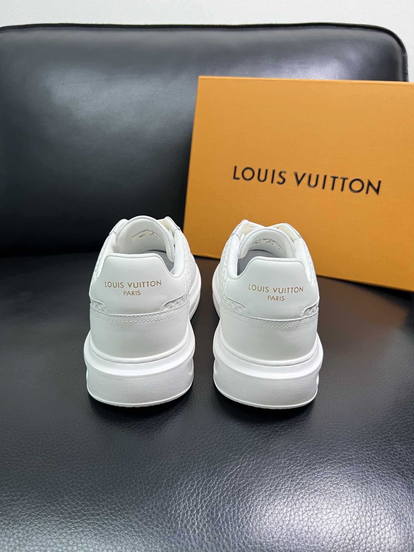 Lv 高品质 顶级工艺品 路易威登 运动板鞋专柜同步原厂配置，鞋面意大利进口，高品质拼接缤纷色彩复杂工艺