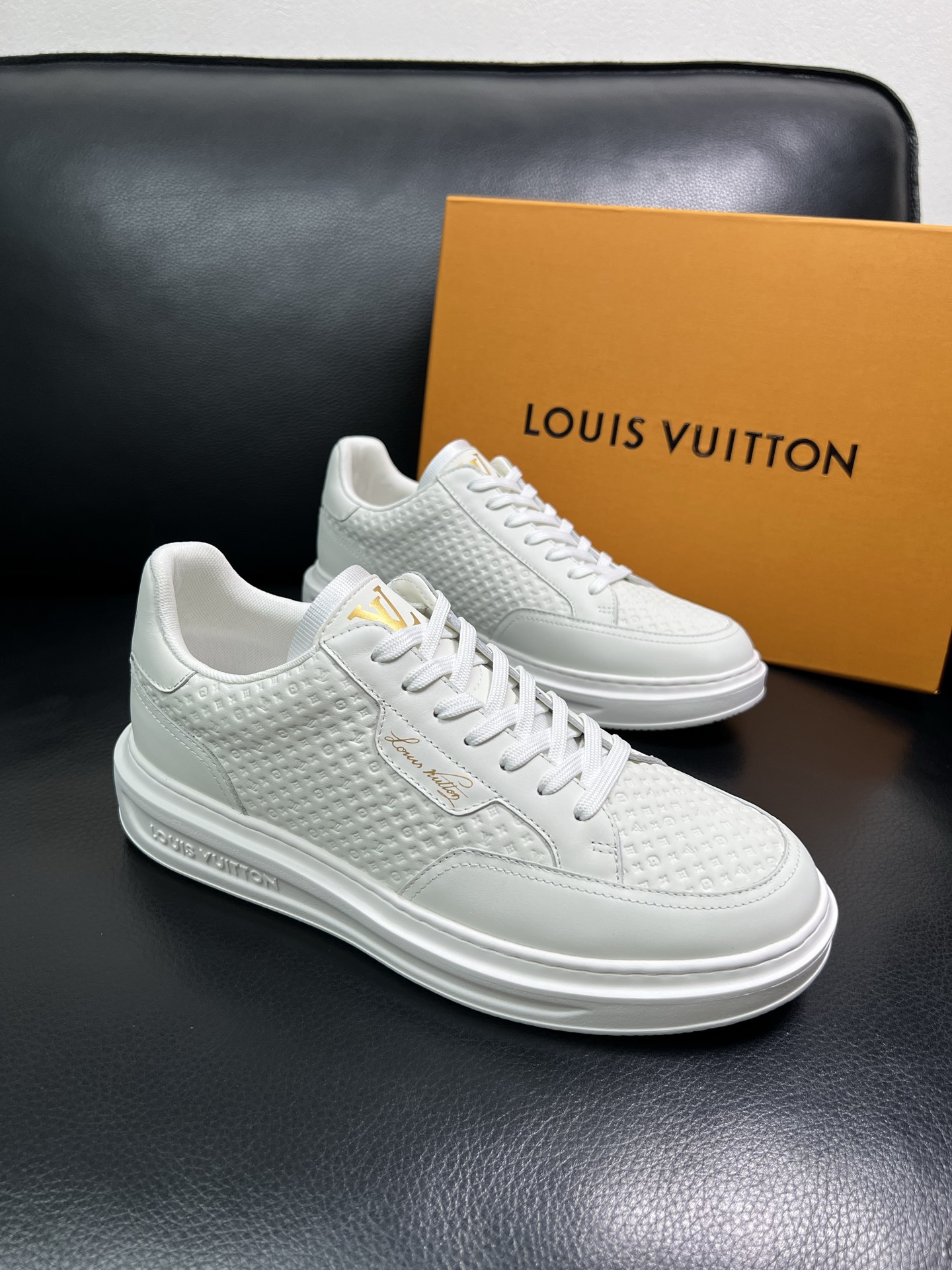 Lv 高品质 顶级工艺品 路易威登 运动板鞋专柜同步原厂配置，鞋面意大利进口，高品质拼接缤纷色彩复杂工艺