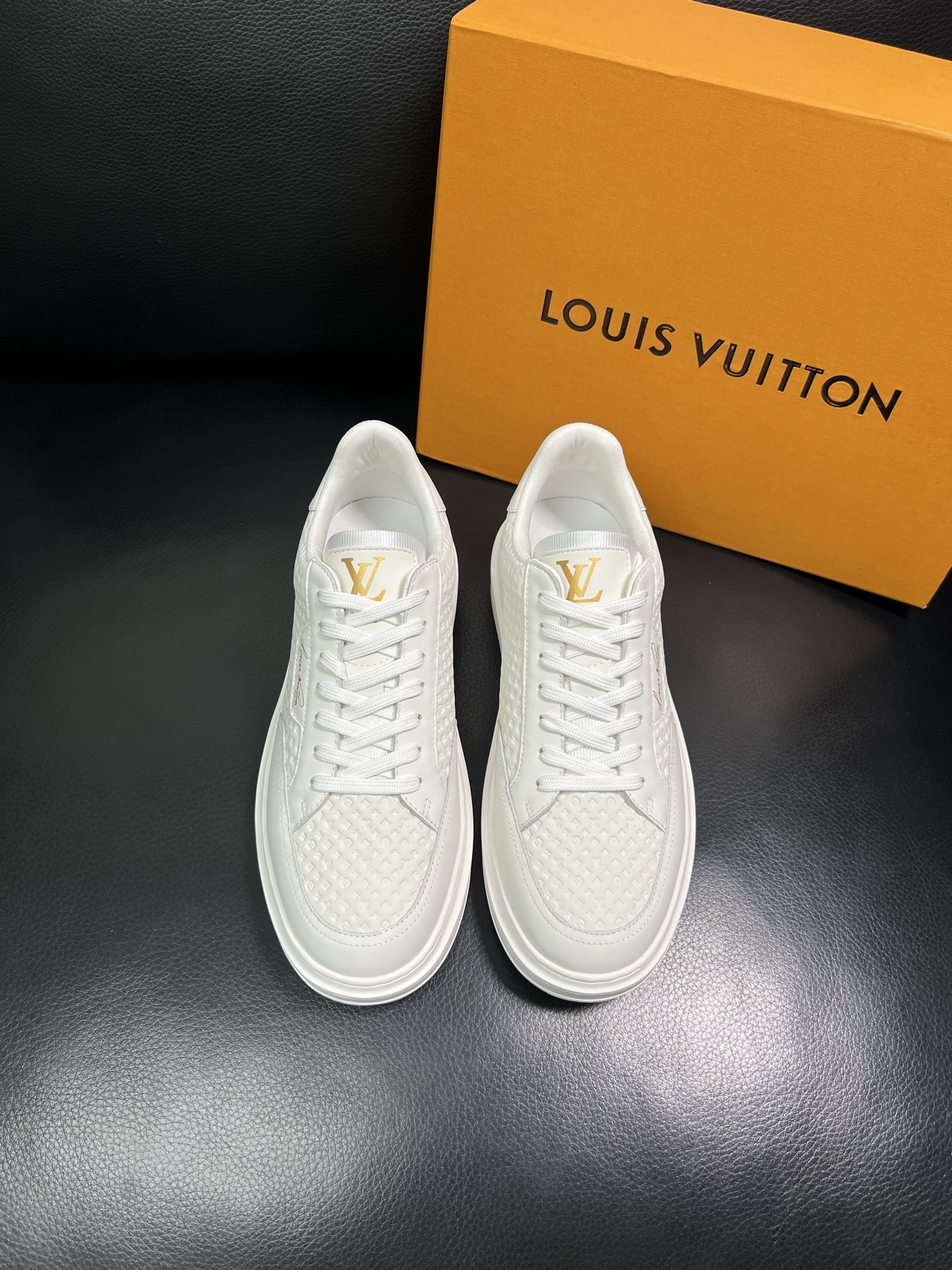 Lv 高品质 顶级工艺品 路易威登 运动板鞋专柜同步原厂配置，鞋面意大利进口，高品质拼接缤纷色彩复杂工艺