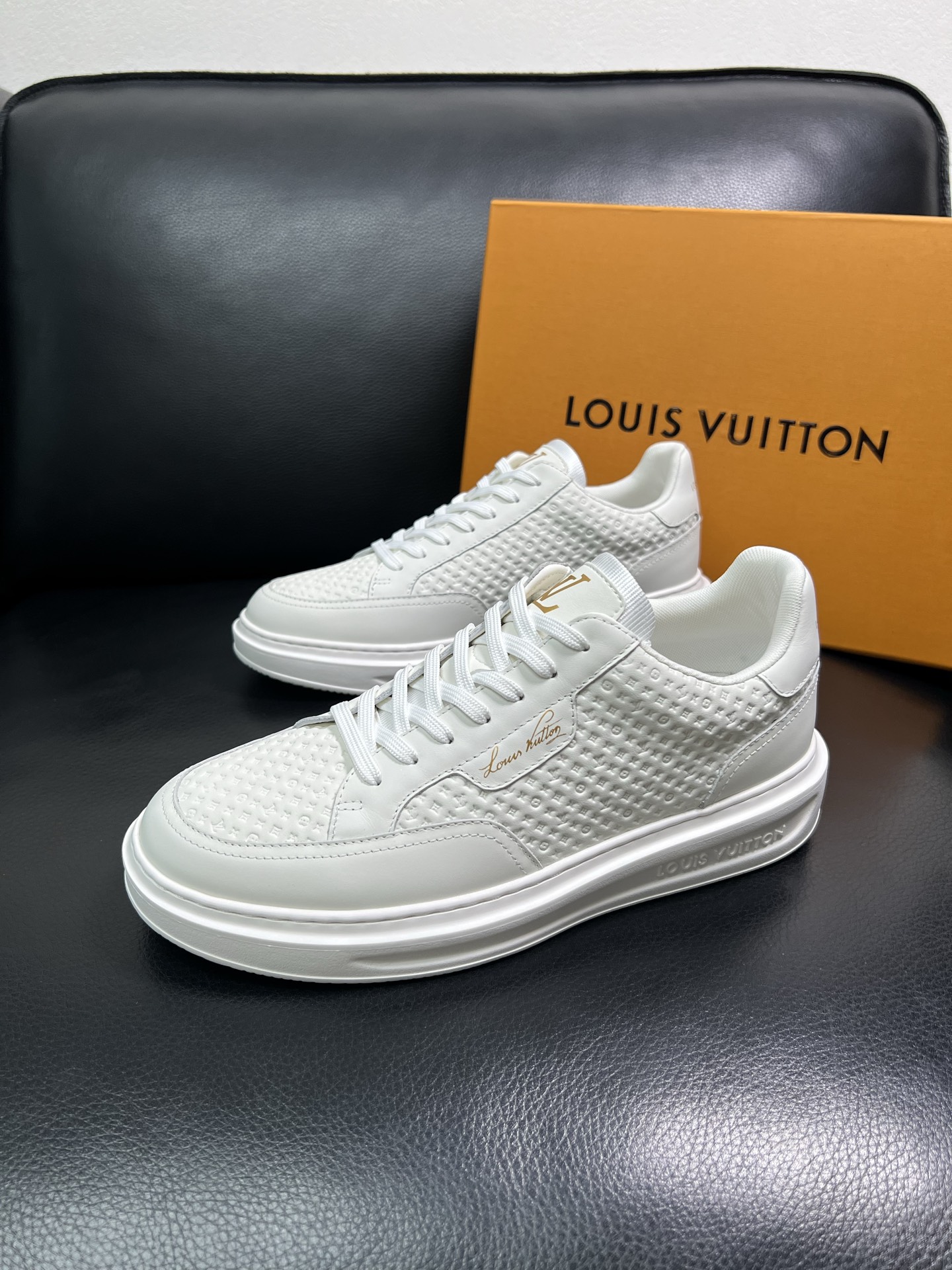 Lv 高品质 顶级工艺品 路易威登 运动板鞋专柜同步原厂配置，鞋面意大利进口，高品质拼接缤纷色彩复杂工艺