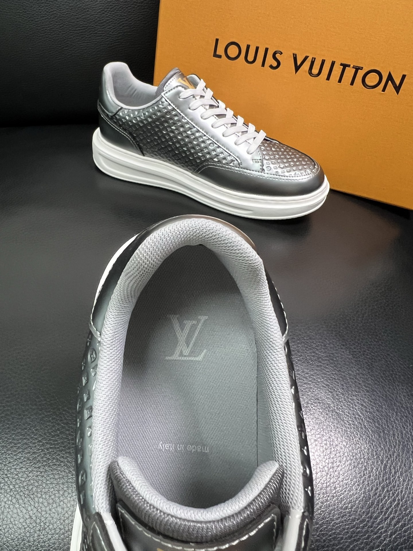 Lv 高品质 顶级工艺品 路易威登 运动板鞋专柜同步原厂配置，鞋面意大利进口，高品质拼接缤纷色彩复杂工艺