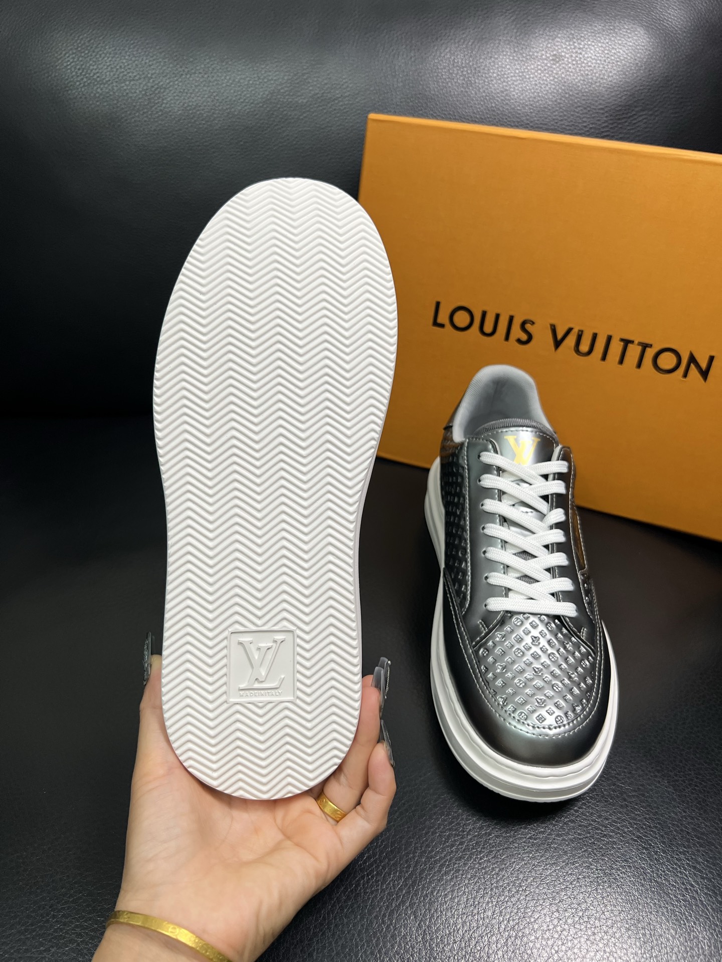 Lv 高品质 顶级工艺品 路易威登 运动板鞋专柜同步原厂配置，鞋面意大利进口，高品质拼接缤纷色彩复杂工艺