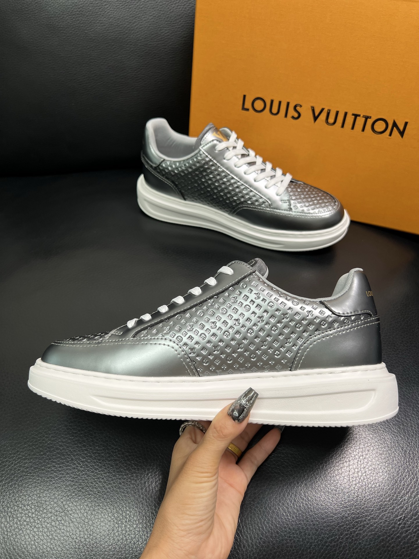 Lv 高品质 顶级工艺品 路易威登 运动板鞋专柜同步原厂配置，鞋面意大利进口，高品质拼接缤纷色彩复杂工艺