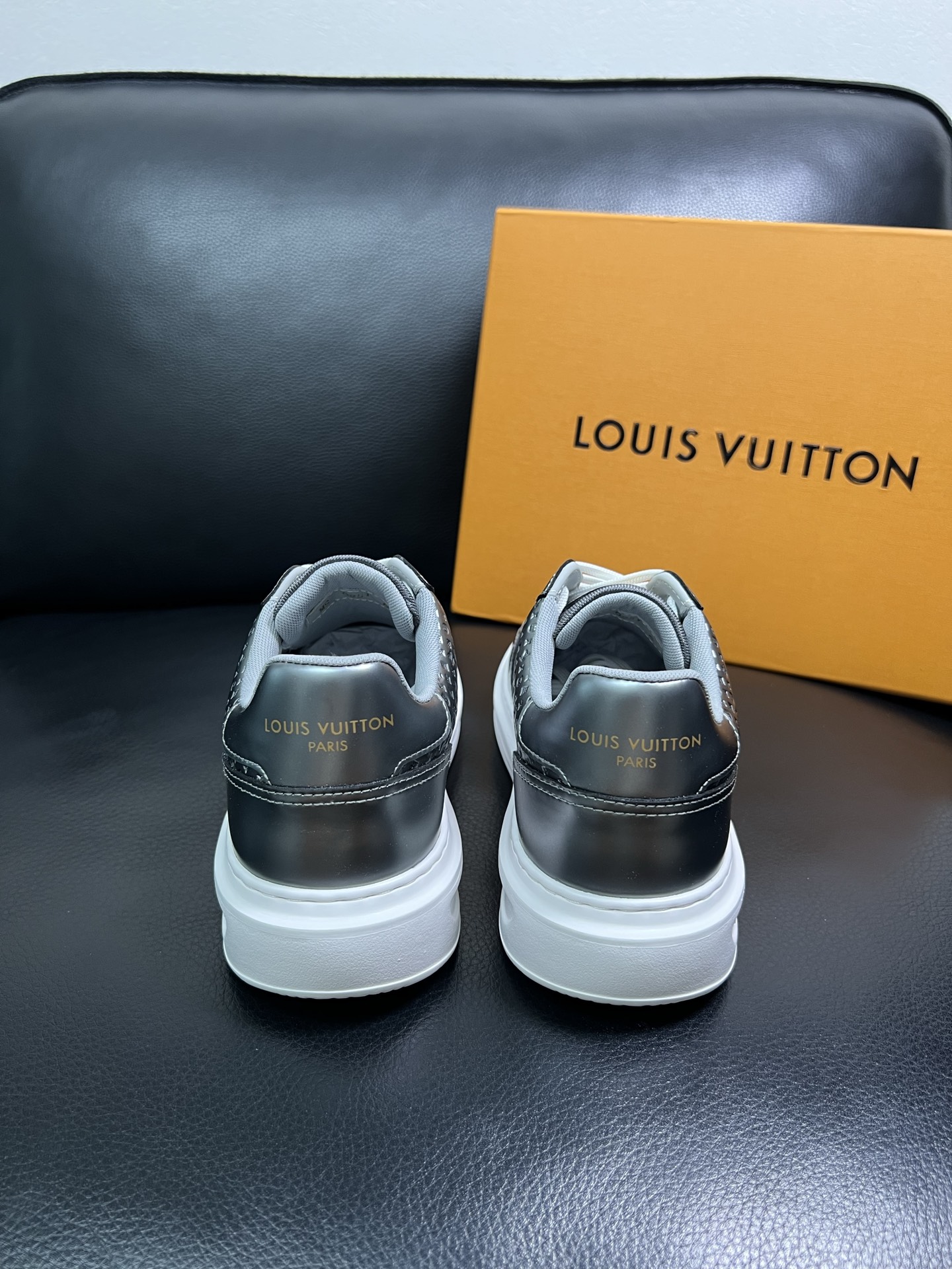 Lv 高品质 顶级工艺品 路易威登 运动板鞋专柜同步原厂配置，鞋面意大利进口，高品质拼接缤纷色彩复杂工艺