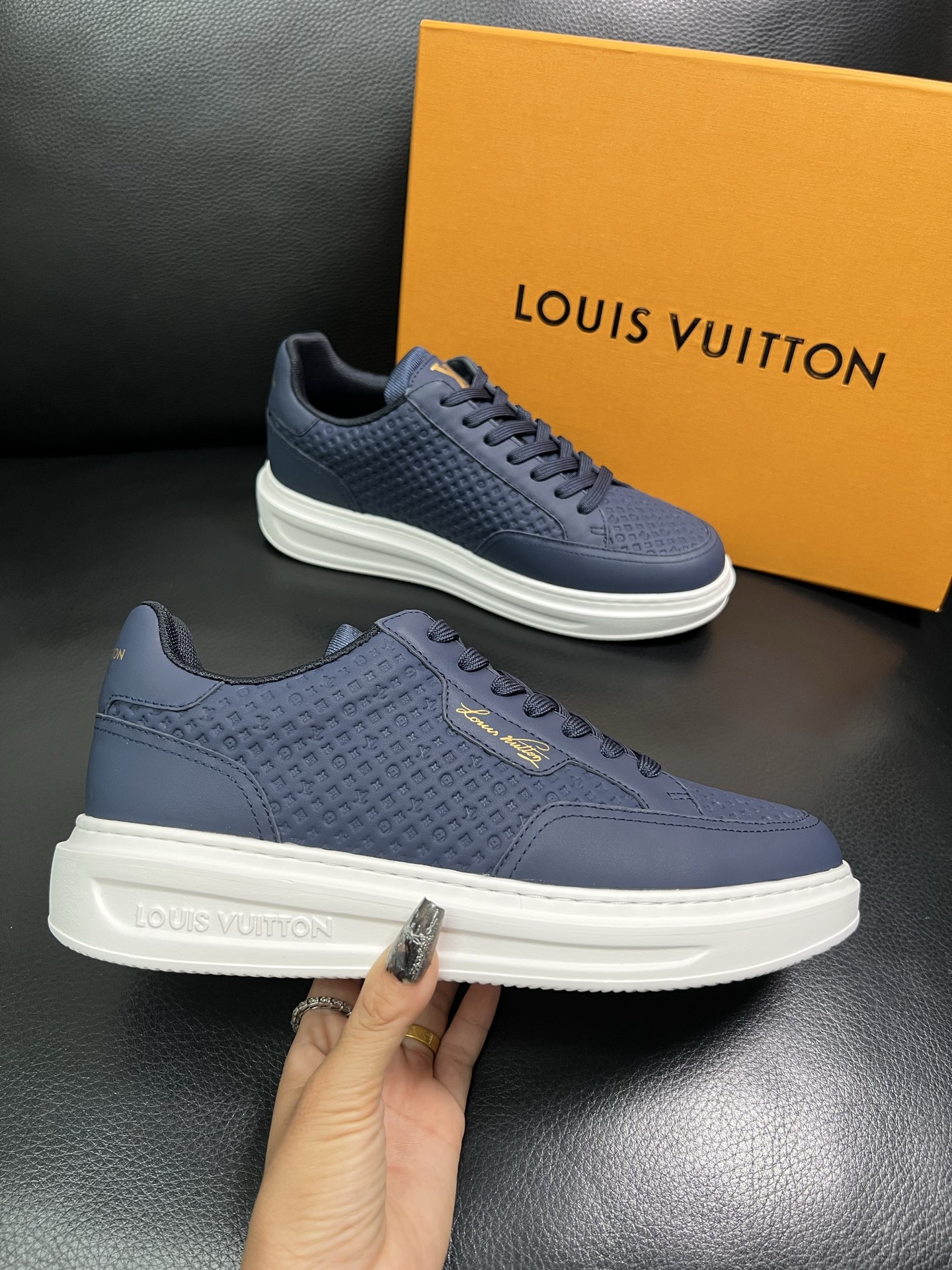 Lv 高品质 顶级工艺品 路易威登 运动板鞋专柜同步原厂配置，鞋面意大利进口，高品质拼接缤纷色彩复杂工艺