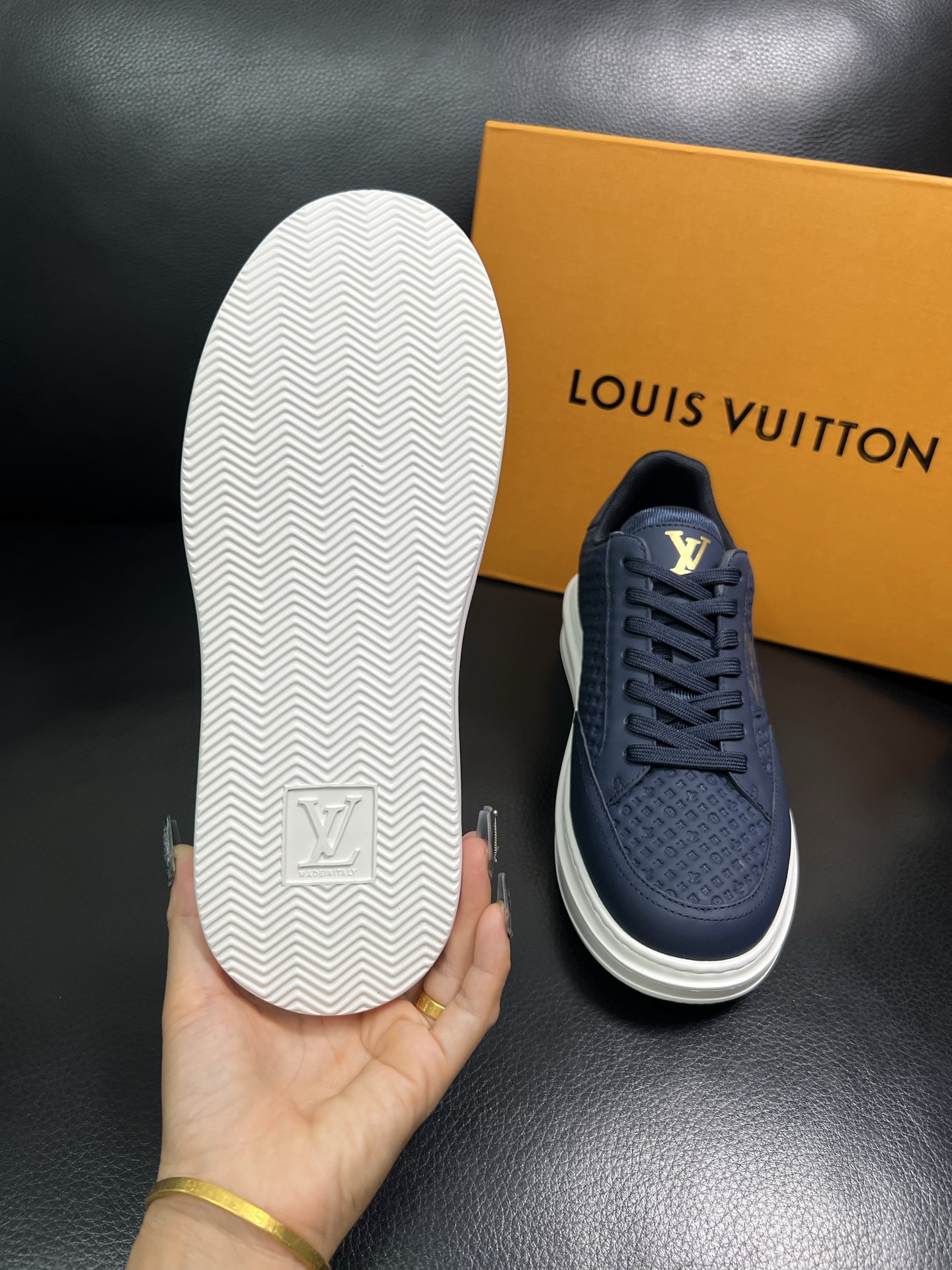 Lv 高品质 顶级工艺品 路易威登 运动板鞋专柜同步原厂配置，鞋面意大利进口，高品质拼接缤纷色彩复杂工艺