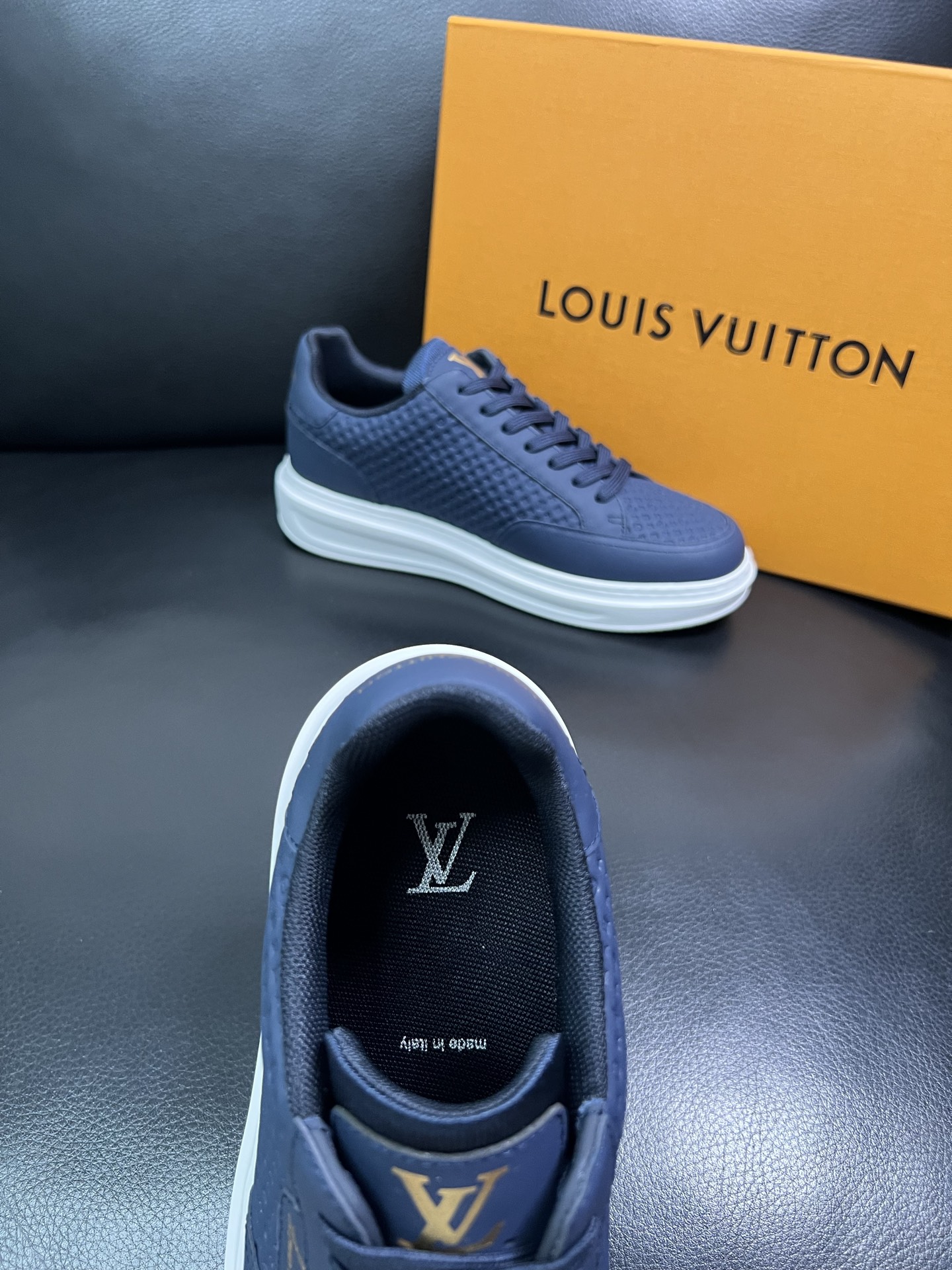 Lv 高品质 顶级工艺品 路易威登 运动板鞋专柜同步原厂配置，鞋面意大利进口，高品质拼接缤纷色彩复杂工艺