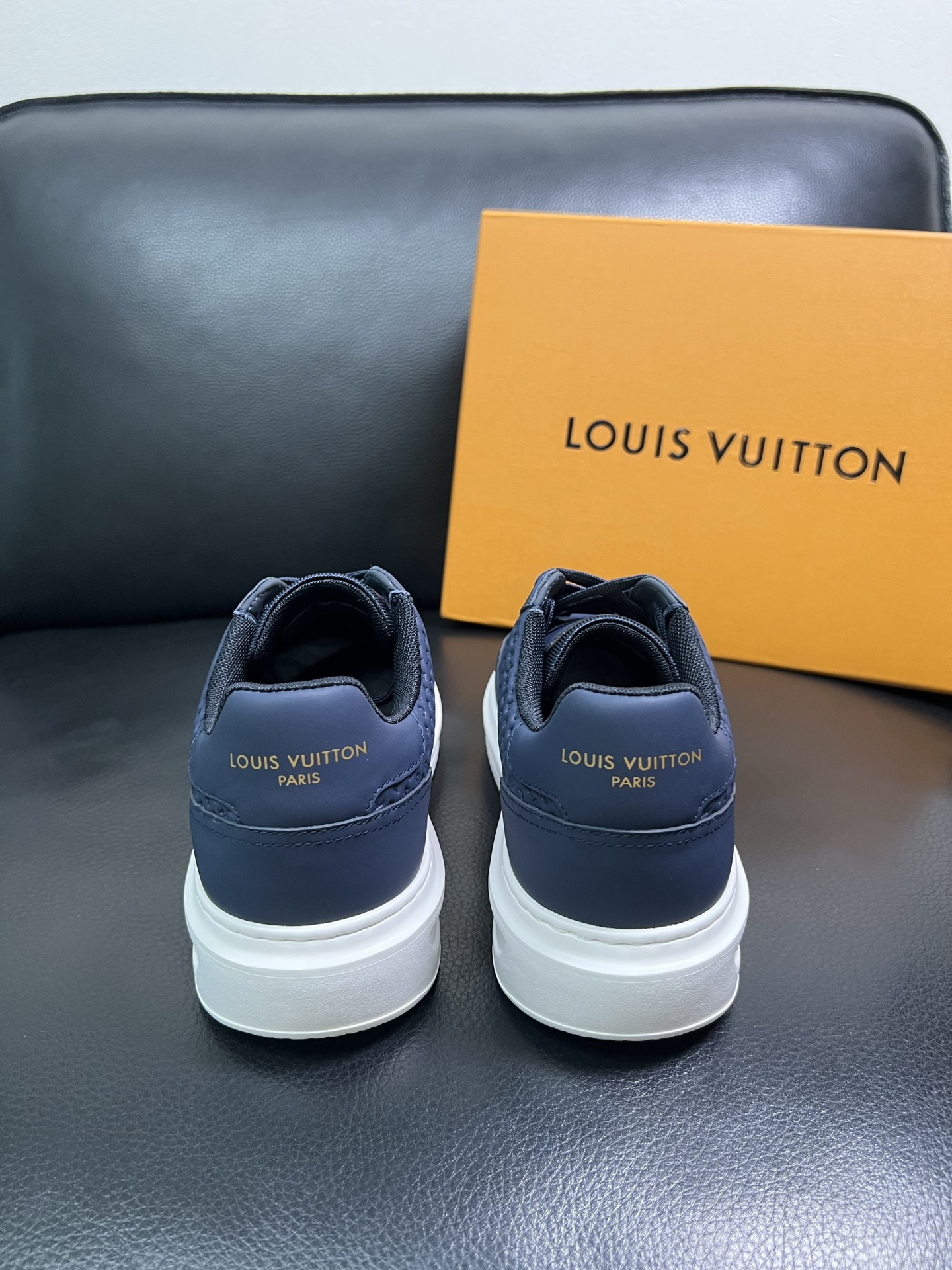 Lv 高品质 顶级工艺品 路易威登 运动板鞋专柜同步原厂配置，鞋面意大利进口，高品质拼接缤纷色彩复杂工艺