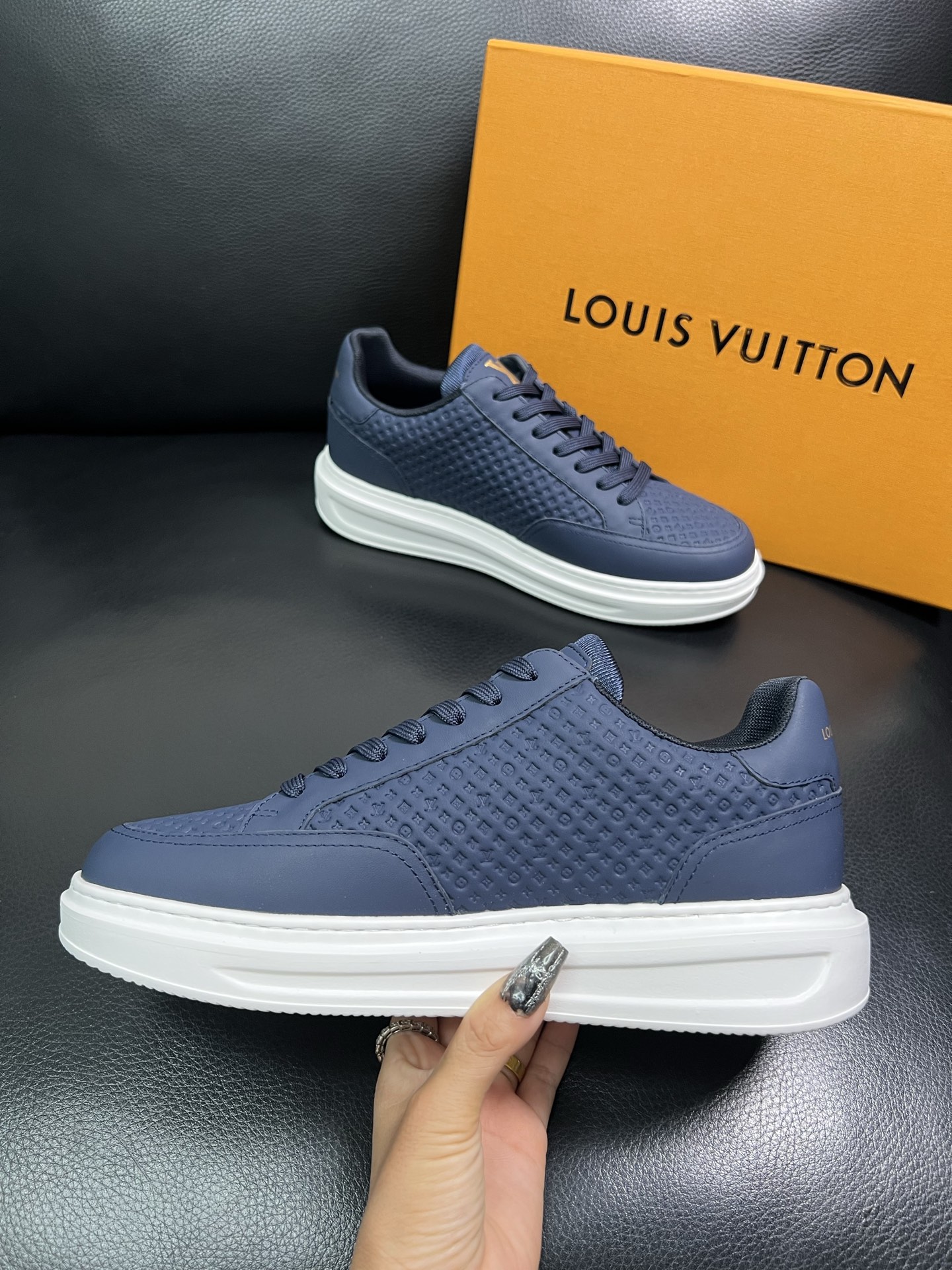 Lv 高品质 顶级工艺品 路易威登 运动板鞋专柜同步原厂配置，鞋面意大利进口，高品质拼接缤纷色彩复杂工艺