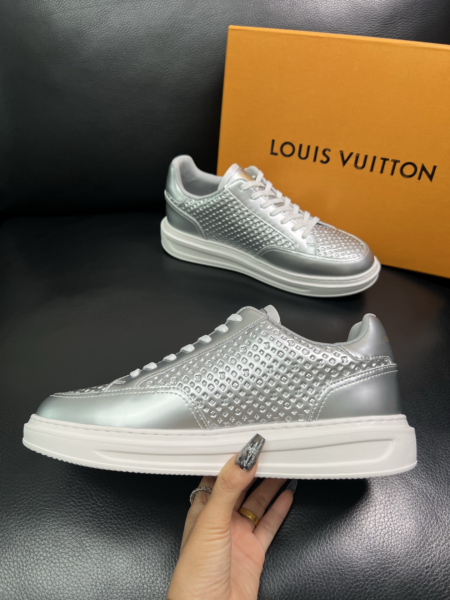 Lv 高品质 顶级工艺品 路易威登 运动板鞋专柜同步原厂配置，鞋面意大利进口，高品质拼接缤纷色彩复杂工艺