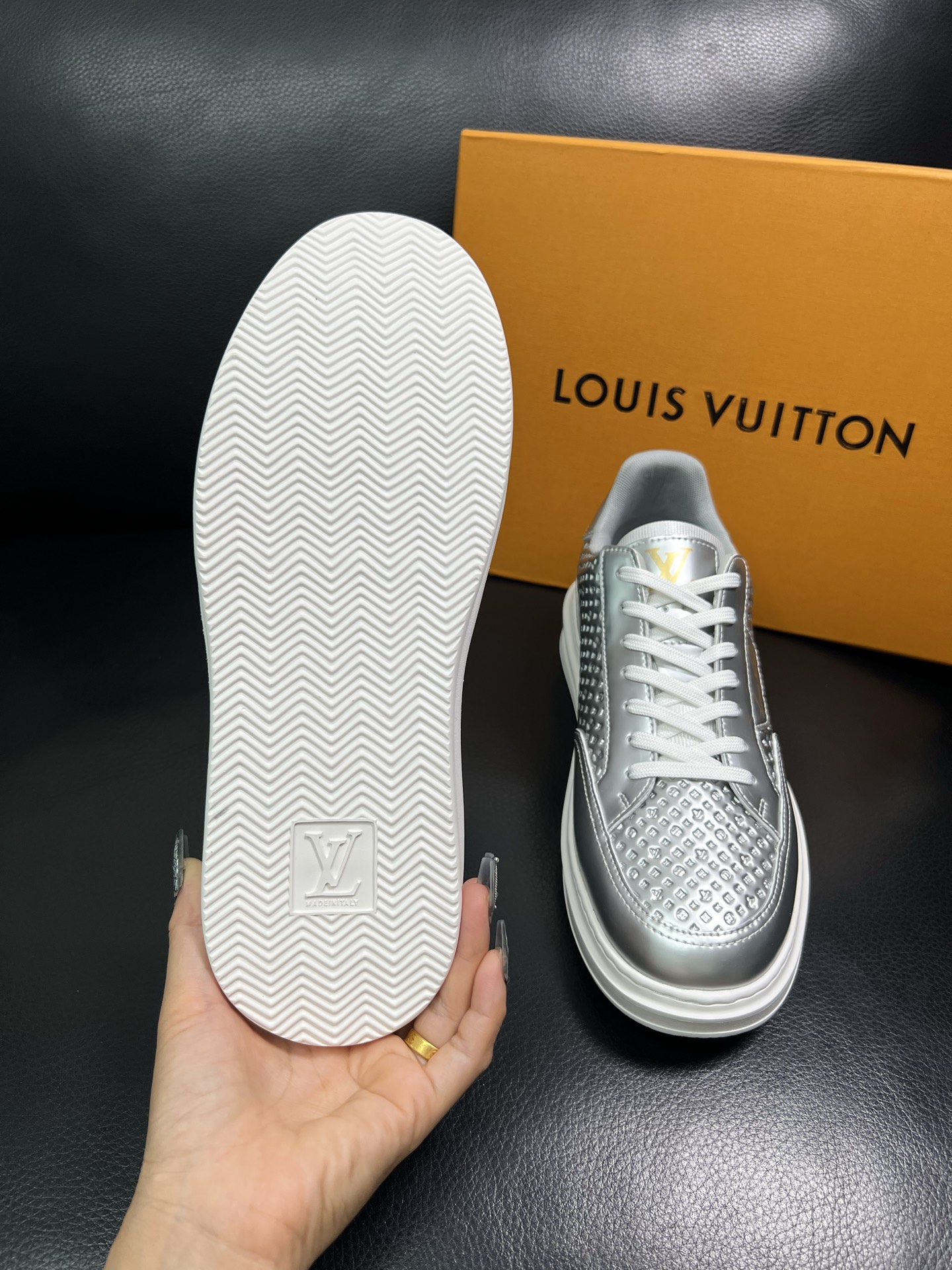Lv 高品质 顶级工艺品 路易威登 运动板鞋专柜同步原厂配置，鞋面意大利进口，高品质拼接缤纷色彩复杂工艺