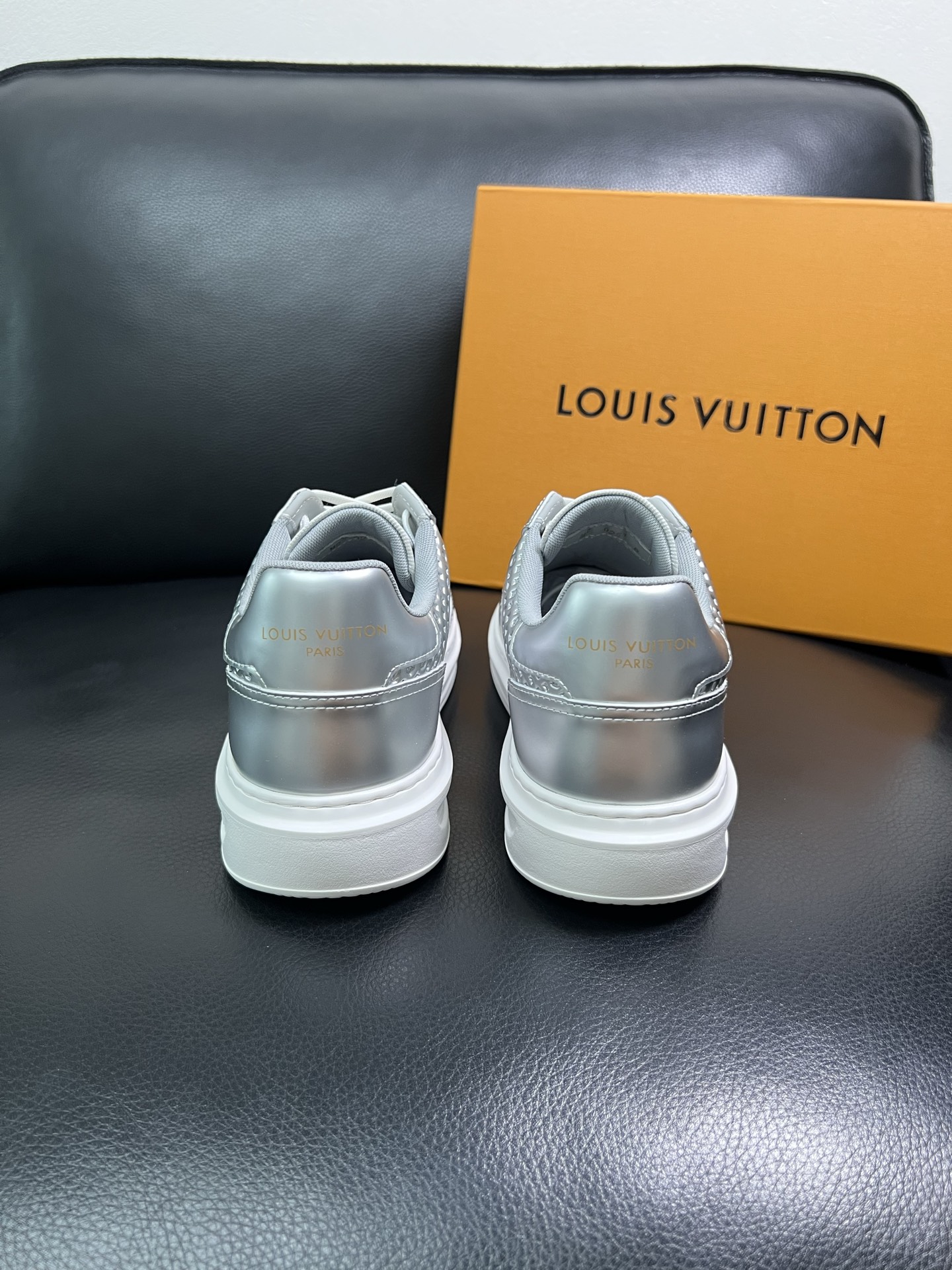 Lv 高品质 顶级工艺品 路易威登 运动板鞋专柜同步原厂配置，鞋面意大利进口，高品质拼接缤纷色彩复杂工艺