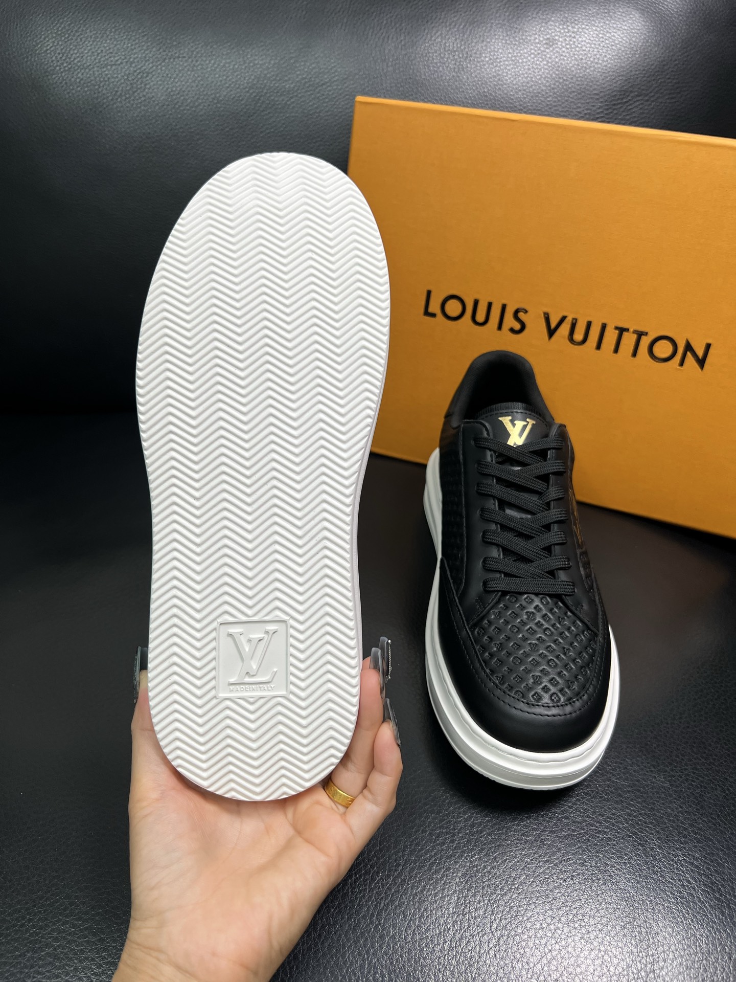 Lv 高品质 顶级工艺品 路易威登 运动板鞋专柜同步原厂配置，鞋面意大利进口，高品质拼接缤纷色彩复杂工艺
