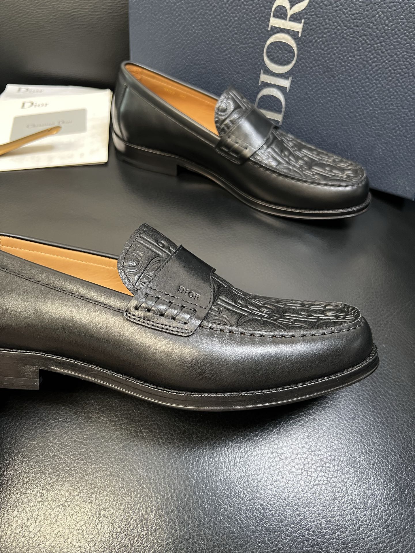 Dior 顶级工艺品 迪奥 专柜同步 原厂配置，意大利进口原版牛皮面料，透气舒适进口水染牛里垫，鞋底：原