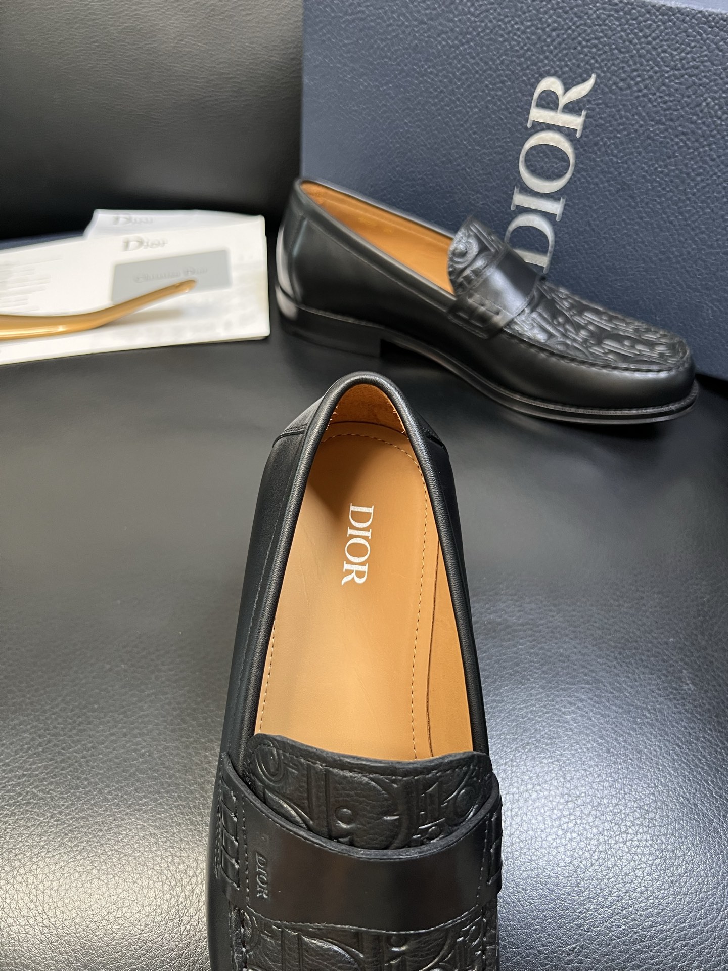 Dior 顶级工艺品 迪奥 专柜同步 原厂配置，意大利进口原版牛皮面料，透气舒适进口水染牛里垫，鞋底：原
