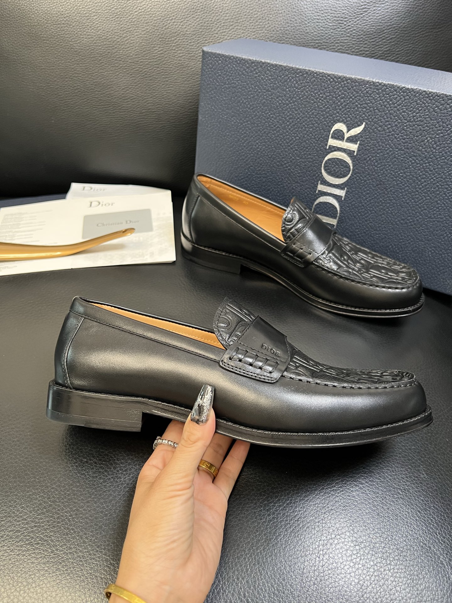 Dior 顶级工艺品 迪奥 专柜同步 原厂配置，意大利进口原版牛皮面料，透气舒适进口水染牛里垫，鞋底：原
