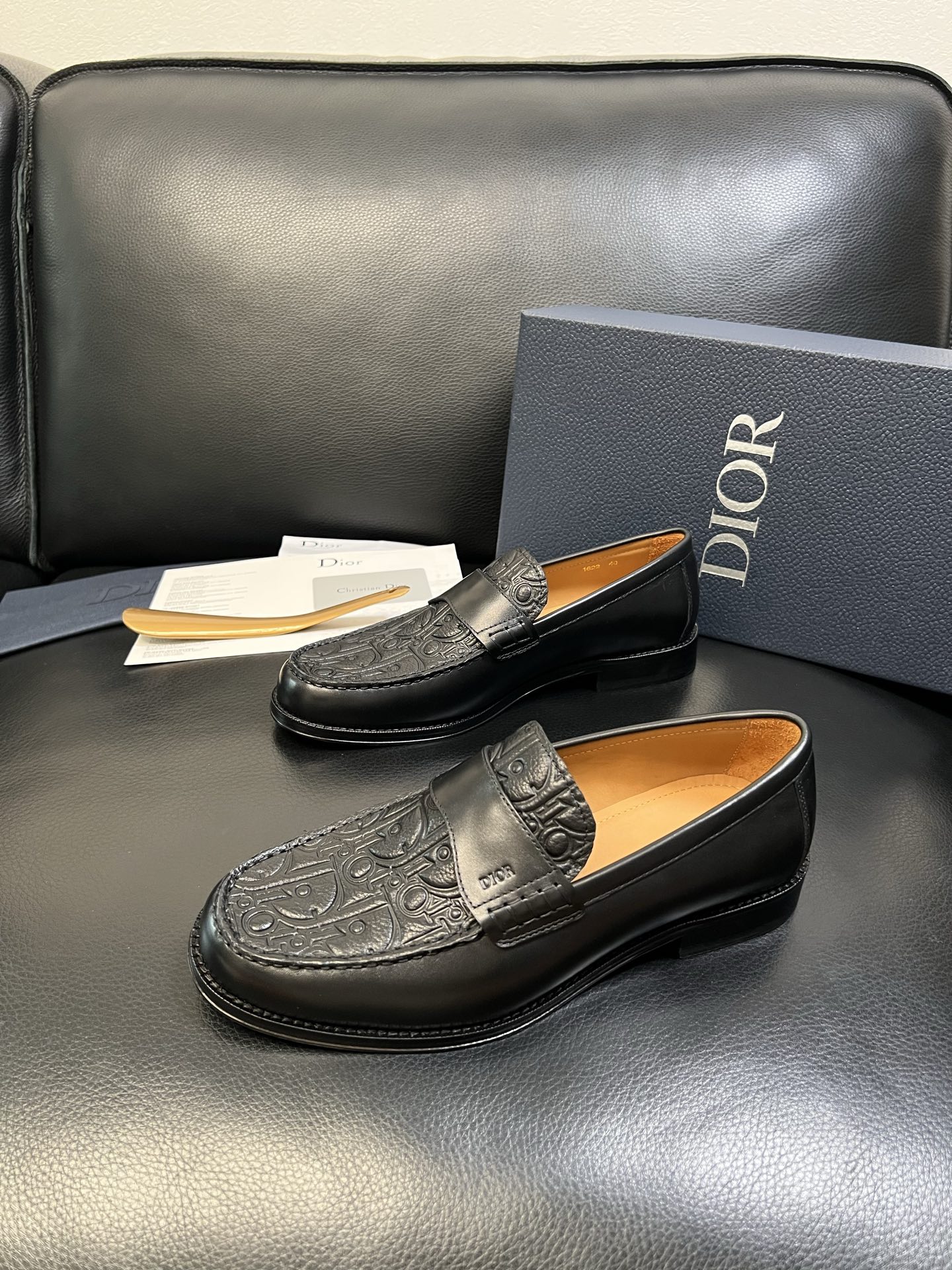 Dior 顶级工艺品 迪奥 专柜同步 原厂配置，意大利进口原版牛皮面料，透气舒适进口水染牛里垫，鞋底：原