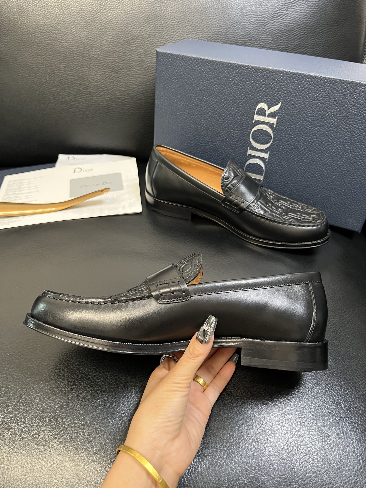 Dior 顶级工艺品 迪奥 专柜同步 原厂配置，意大利进口原版牛皮面料，透气舒适进口水染牛里垫，鞋底：原
