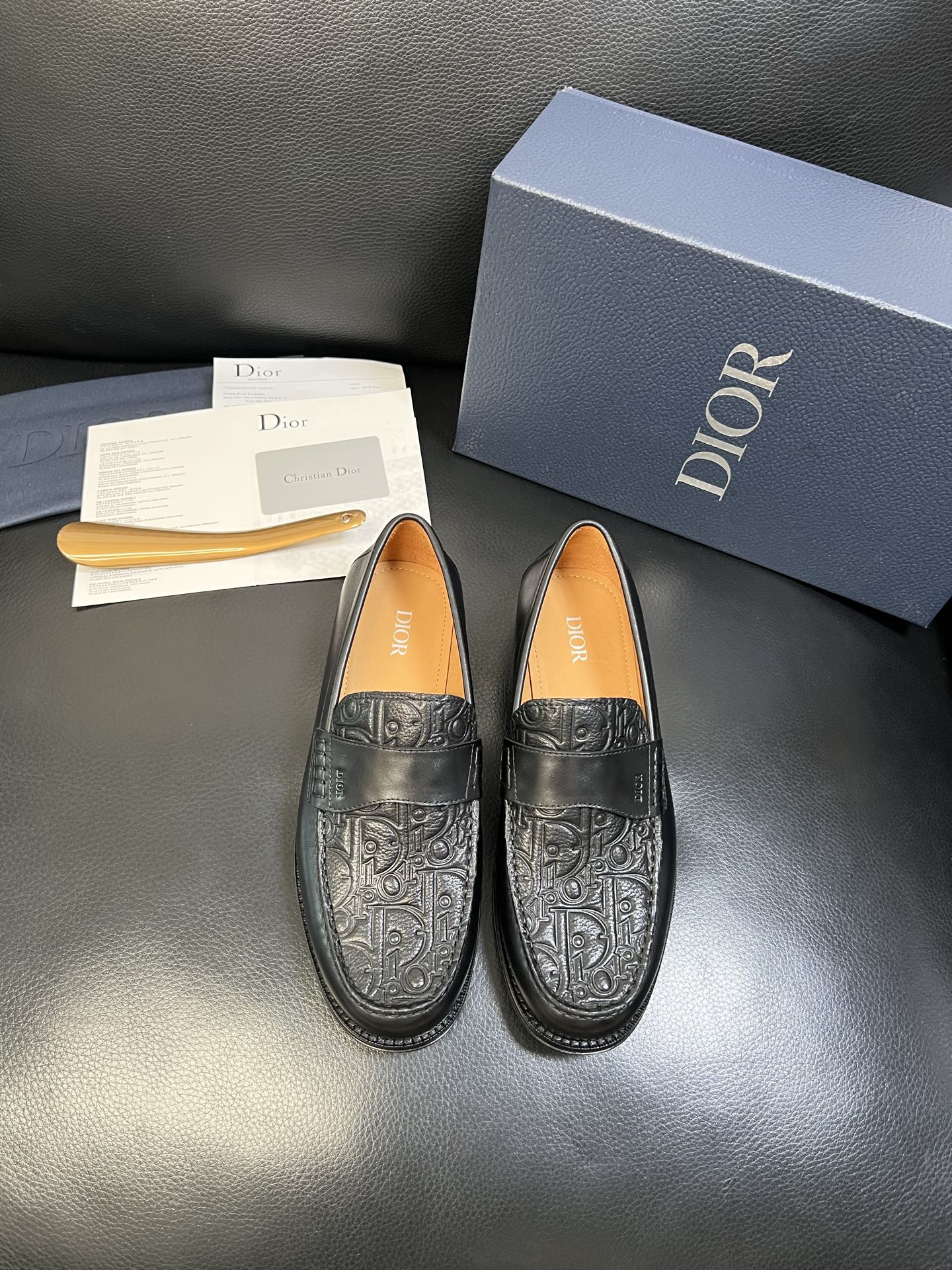 Dior 顶级工艺品 迪奥 专柜同步 原厂配置，意大利进口原版牛皮面料，透气舒适进口水染牛里垫，鞋底：原