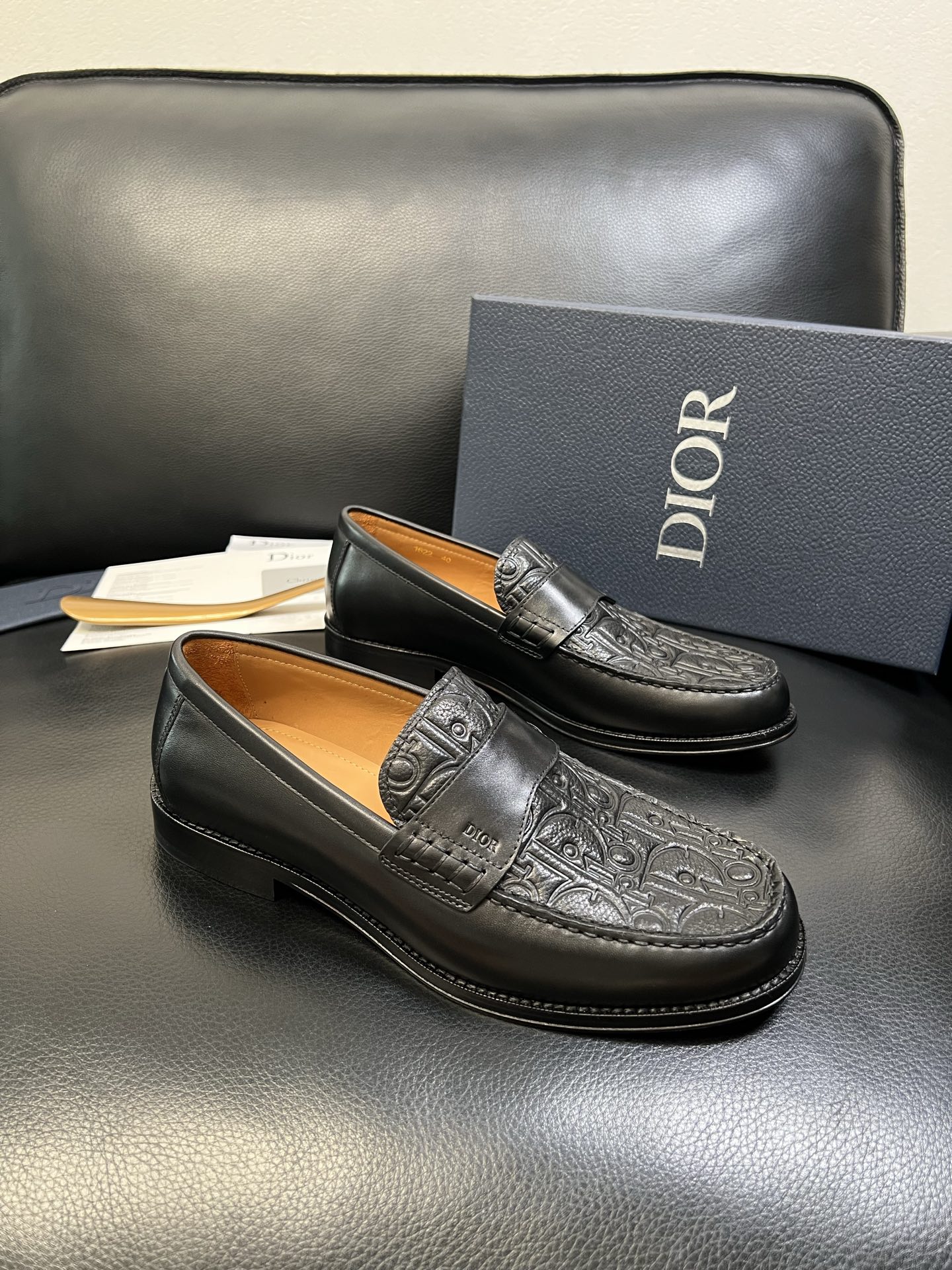 Dior 顶级工艺品 迪奥 专柜同步 原厂配置，意大利进口原版牛皮面料，透气舒适进口水染牛里垫，鞋底：原
