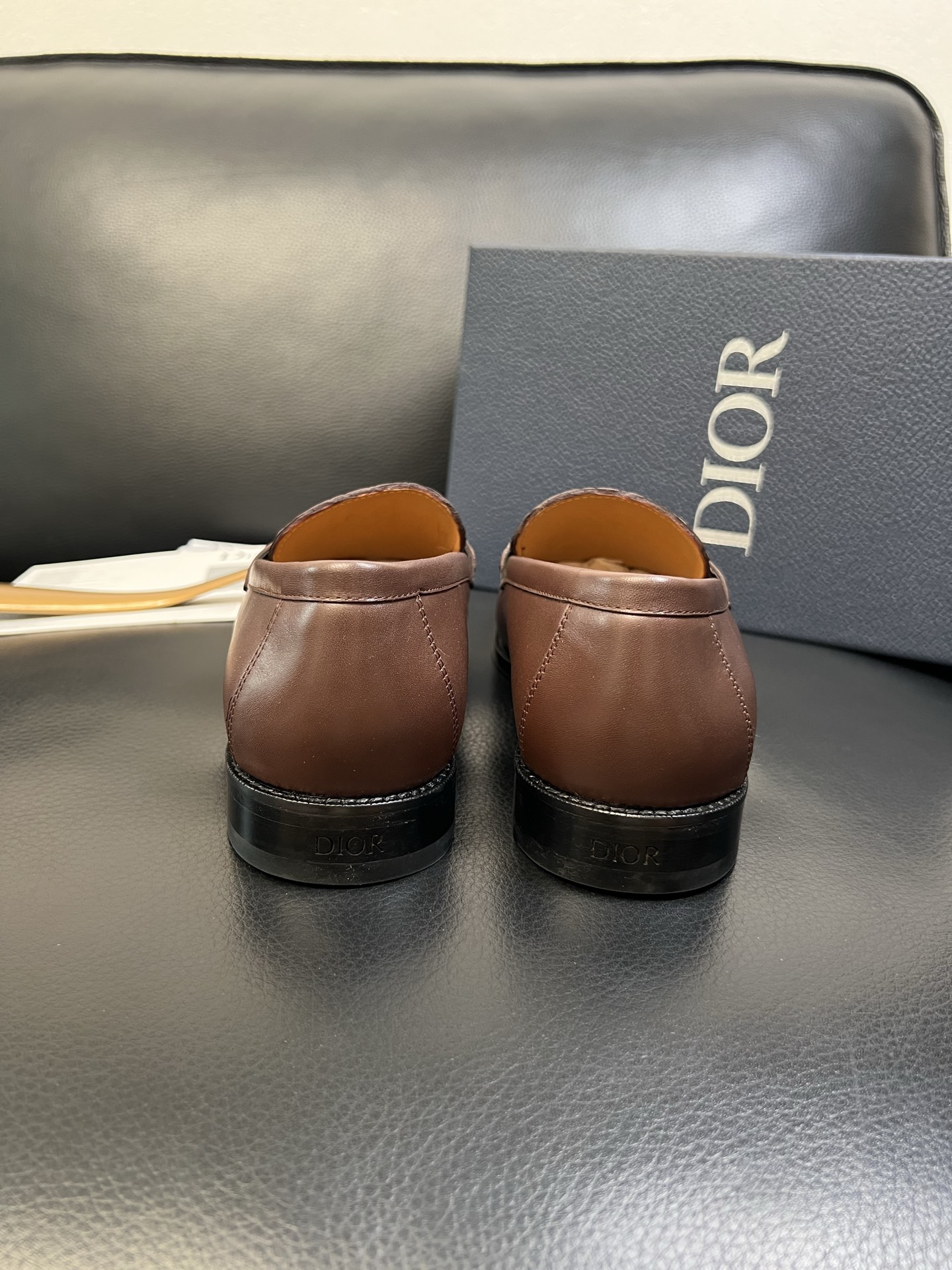 Dior 顶级工艺品 迪奥 专柜同步 原厂配置，意大利进口原版牛皮面料，透气舒适进口水染牛里垫，鞋底：原