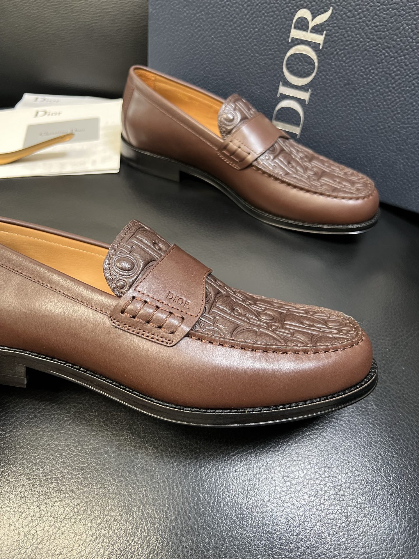 Dior 顶级工艺品 迪奥 专柜同步 原厂配置，意大利进口原版牛皮面料，透气舒适进口水染牛里垫，鞋底：原