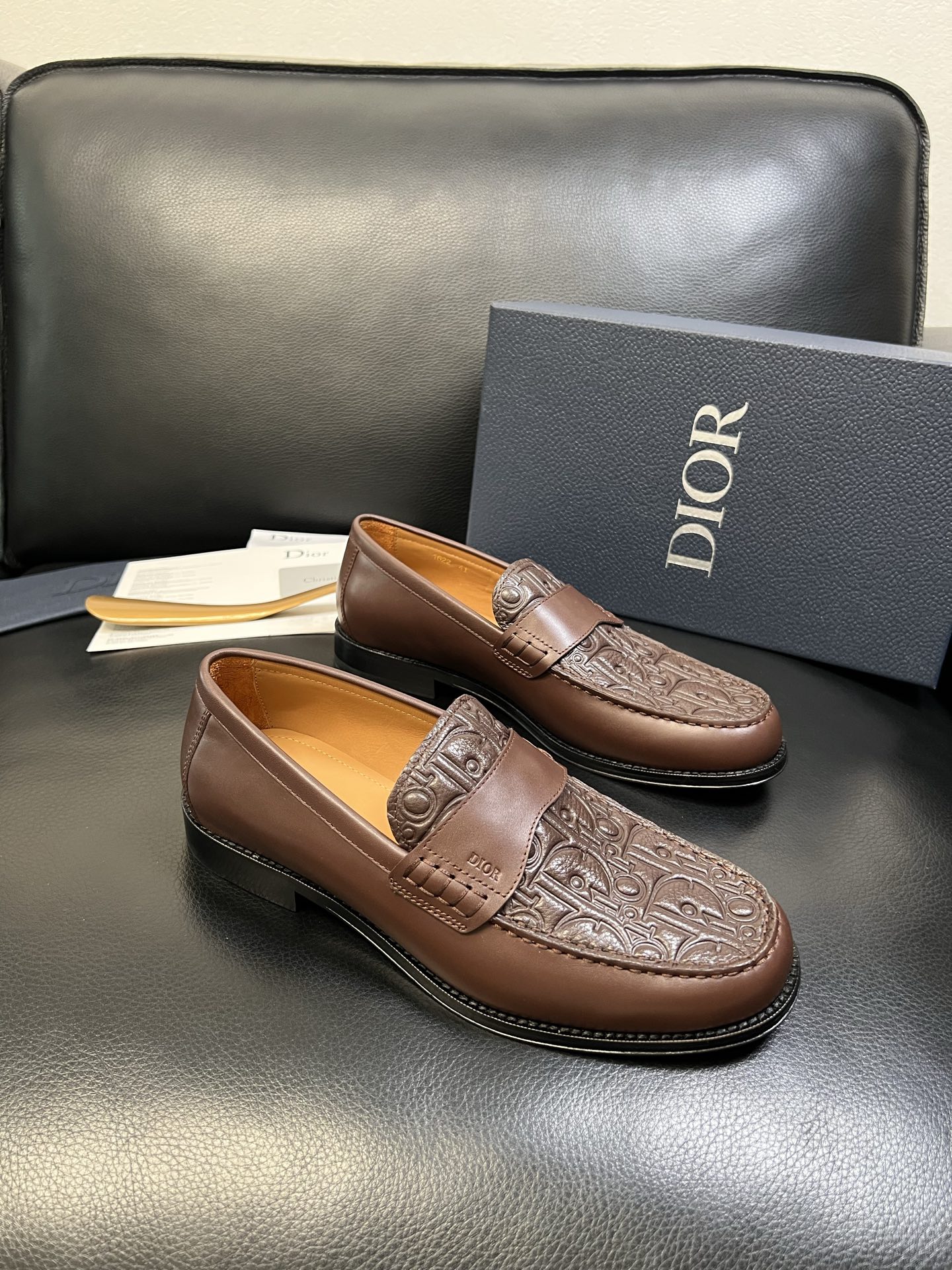 Dior 顶级工艺品 迪奥 专柜同步 原厂配置，意大利进口原版牛皮面料，透气舒适进口水染牛里垫，鞋底：原