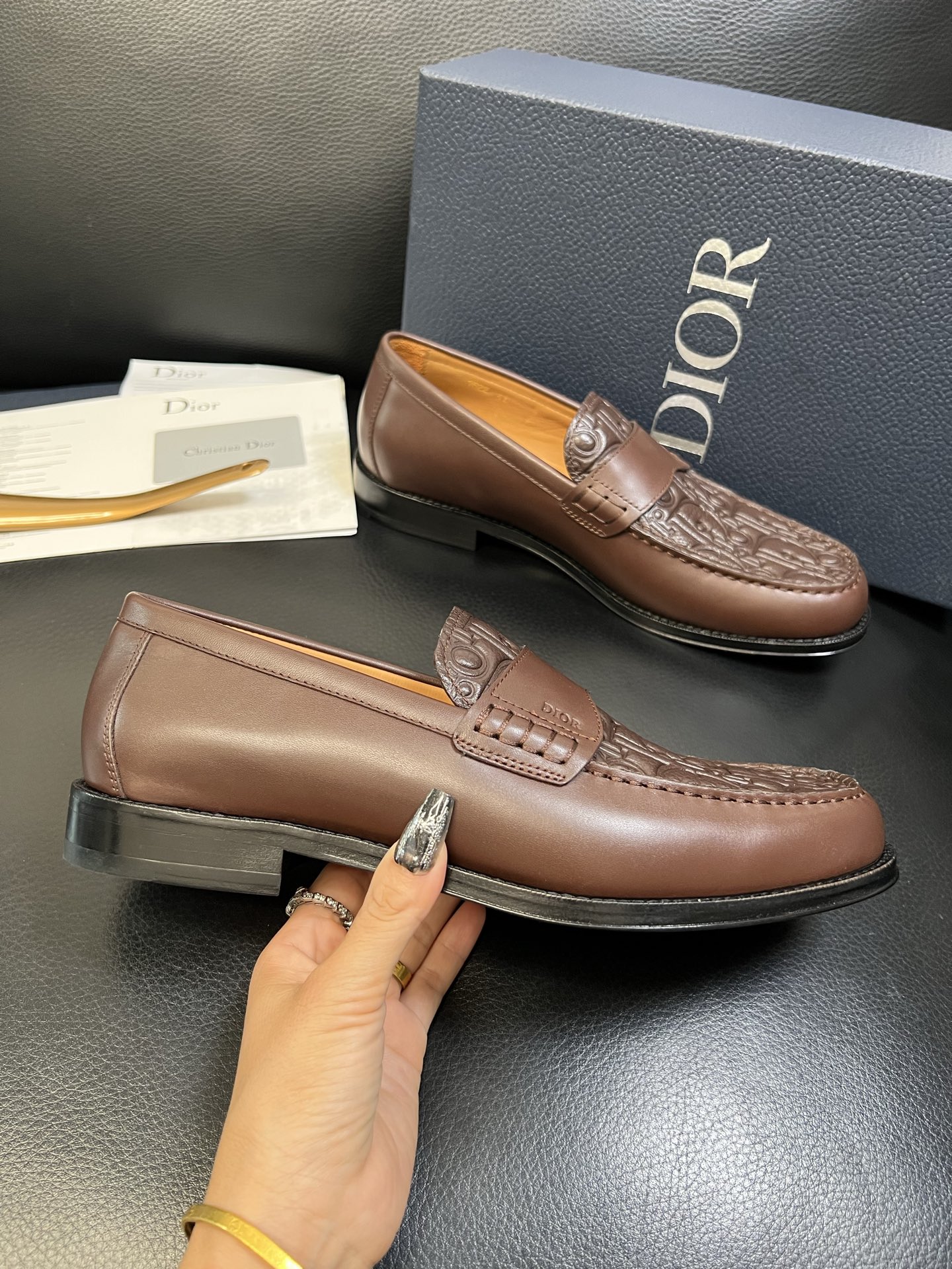 Dior 顶级工艺品 迪奥 专柜同步 原厂配置，意大利进口原版牛皮面料，透气舒适进口水染牛里垫，鞋底：原