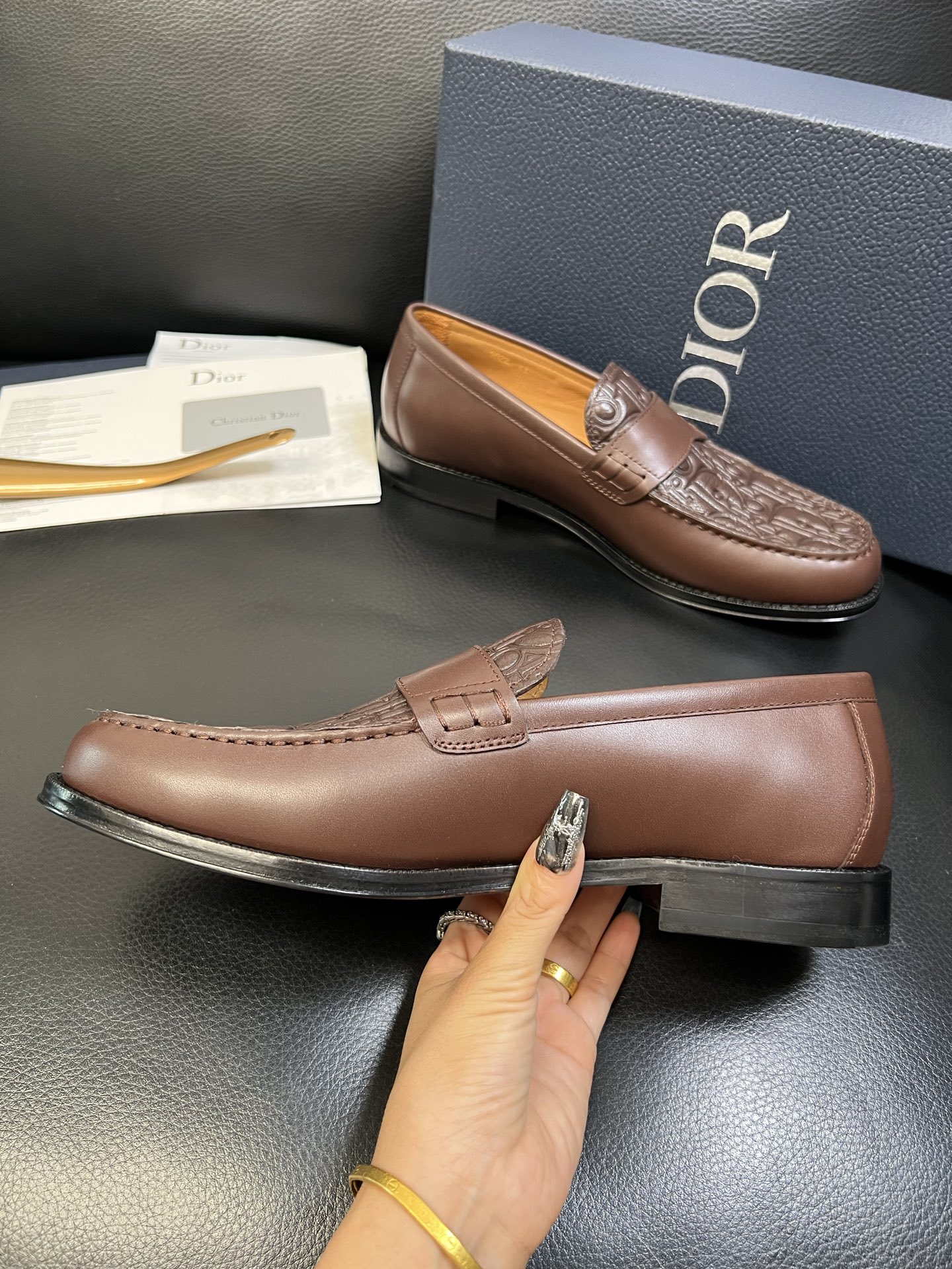 Dior 顶级工艺品 迪奥 专柜同步 原厂配置，意大利进口原版牛皮面料，透气舒适进口水染牛里垫，鞋底：原