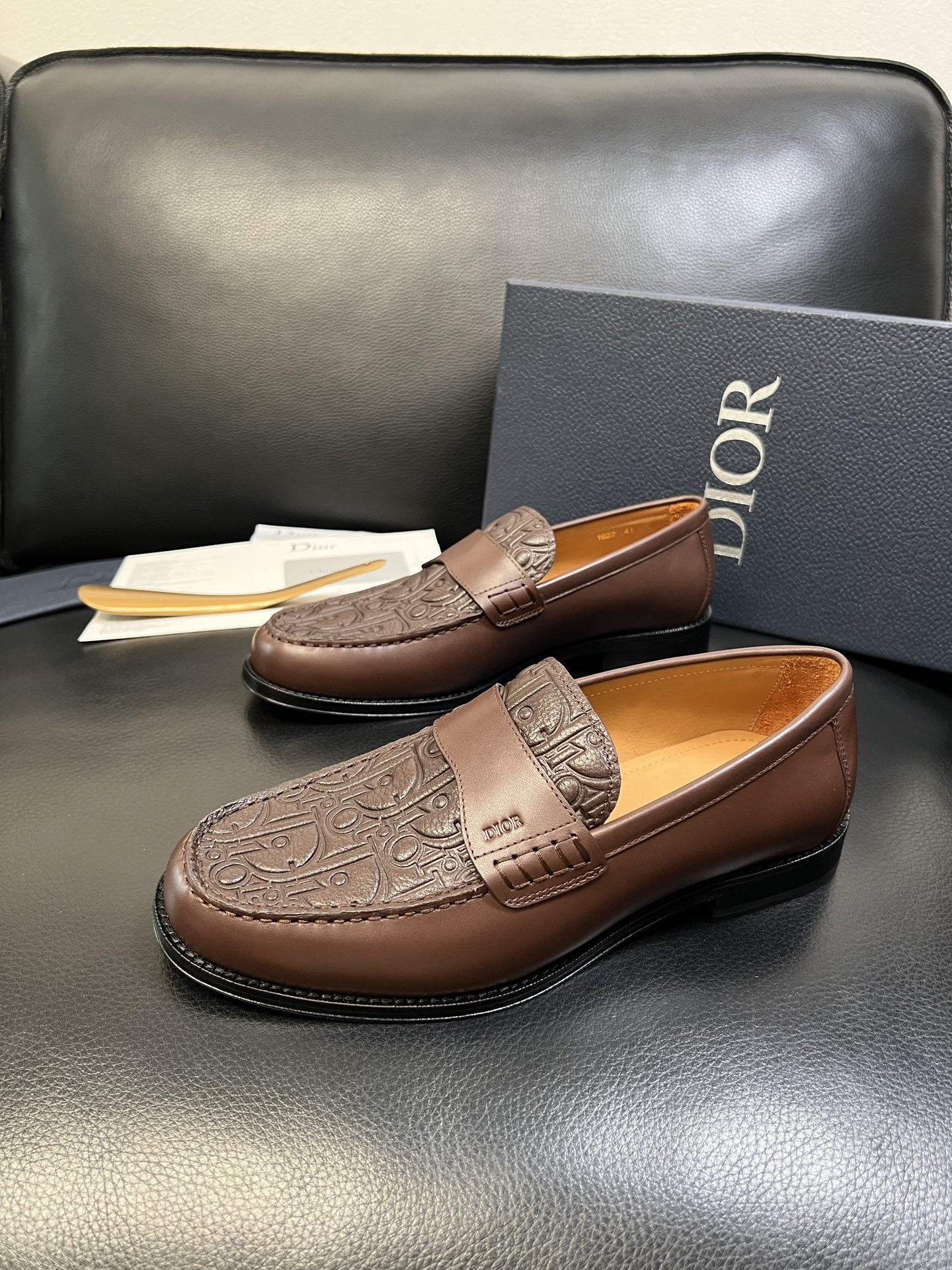 Dior 顶级工艺品 迪奥 专柜同步 原厂配置，意大利进口原版牛皮面料，透气舒适进口水染牛里垫，鞋底：原