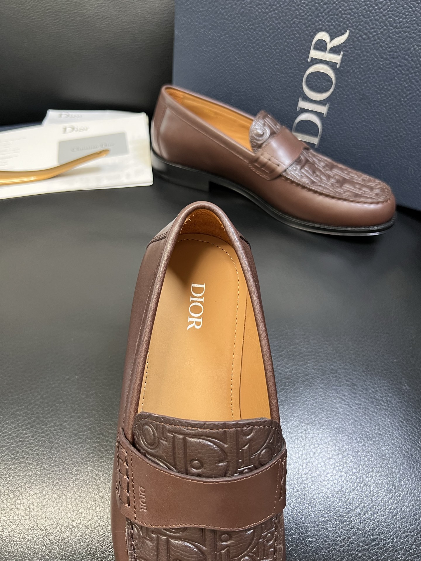 Dior 顶级工艺品 迪奥 专柜同步 原厂配置，意大利进口原版牛皮面料，透气舒适进口水染牛里垫，鞋底：原