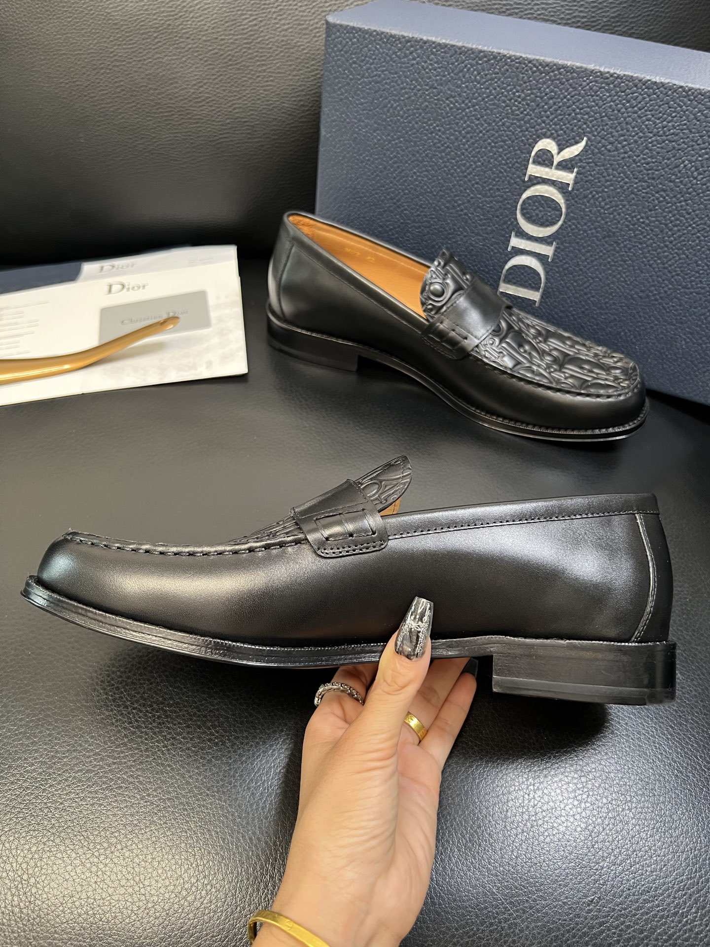 Dior 顶级工艺品 迪奥 专柜同步 原厂配置，意大利进口原版牛皮面料，透气舒适进口水染牛里垫，鞋底：原