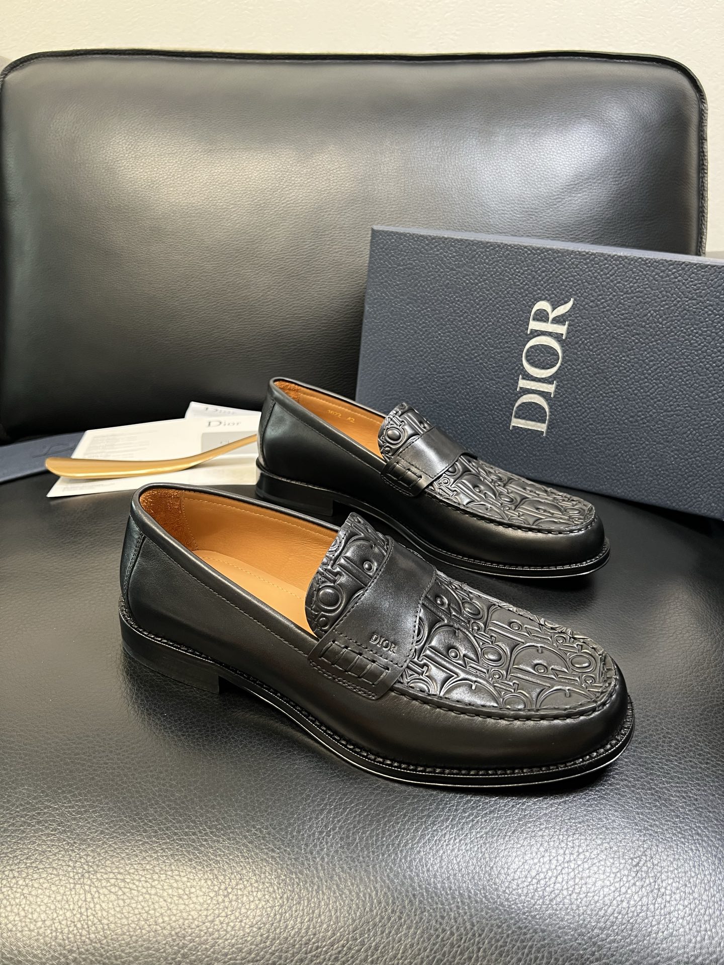 Dior 顶级工艺品 迪奥 专柜同步 原厂配置，意大利进口原版牛皮面料，透气舒适进口水染牛里垫，鞋底：原