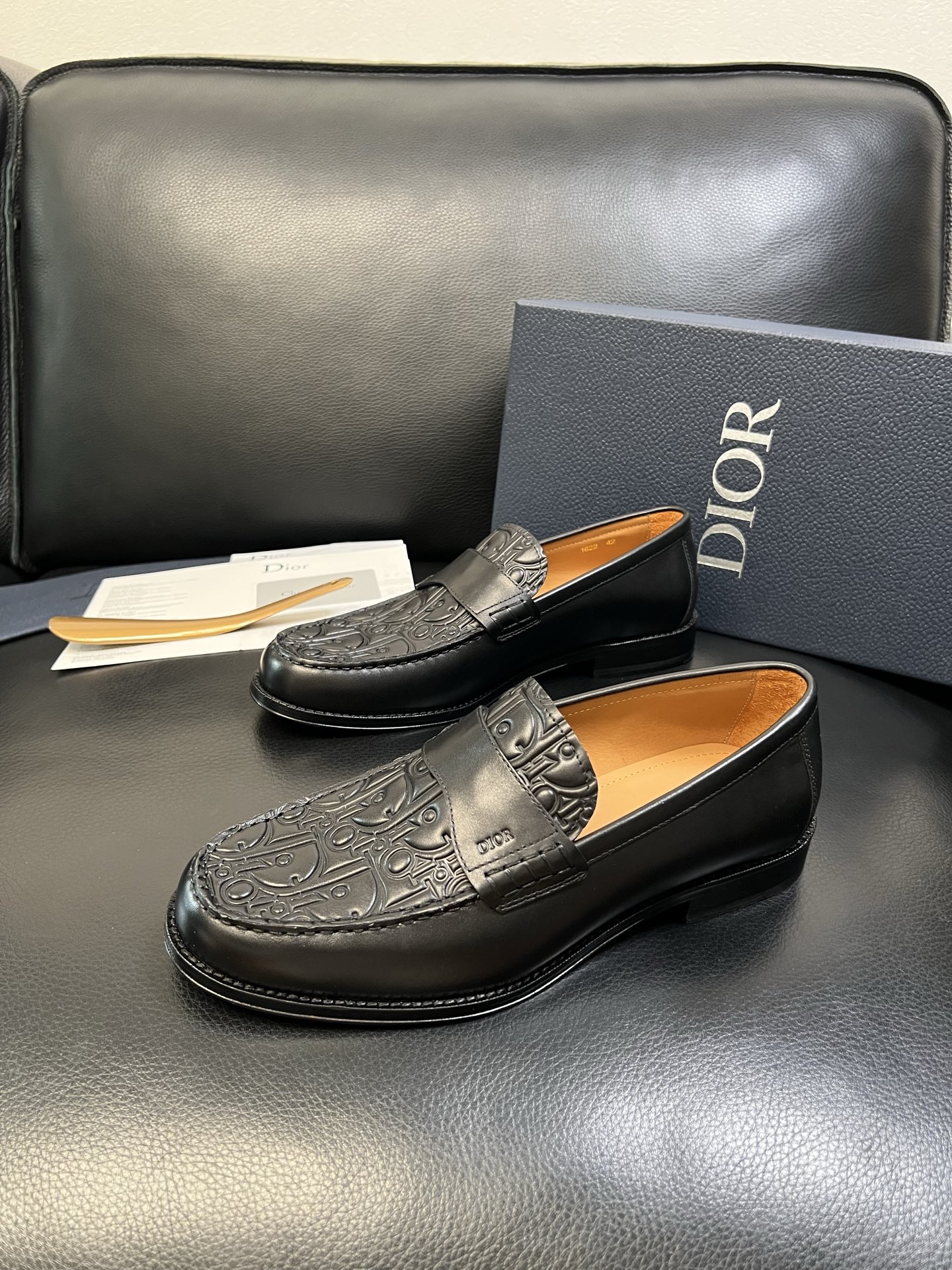 Dior 顶级工艺品 迪奥 专柜同步 原厂配置，意大利进口原版牛皮面料，透气舒适进口水染牛里垫，鞋底：原