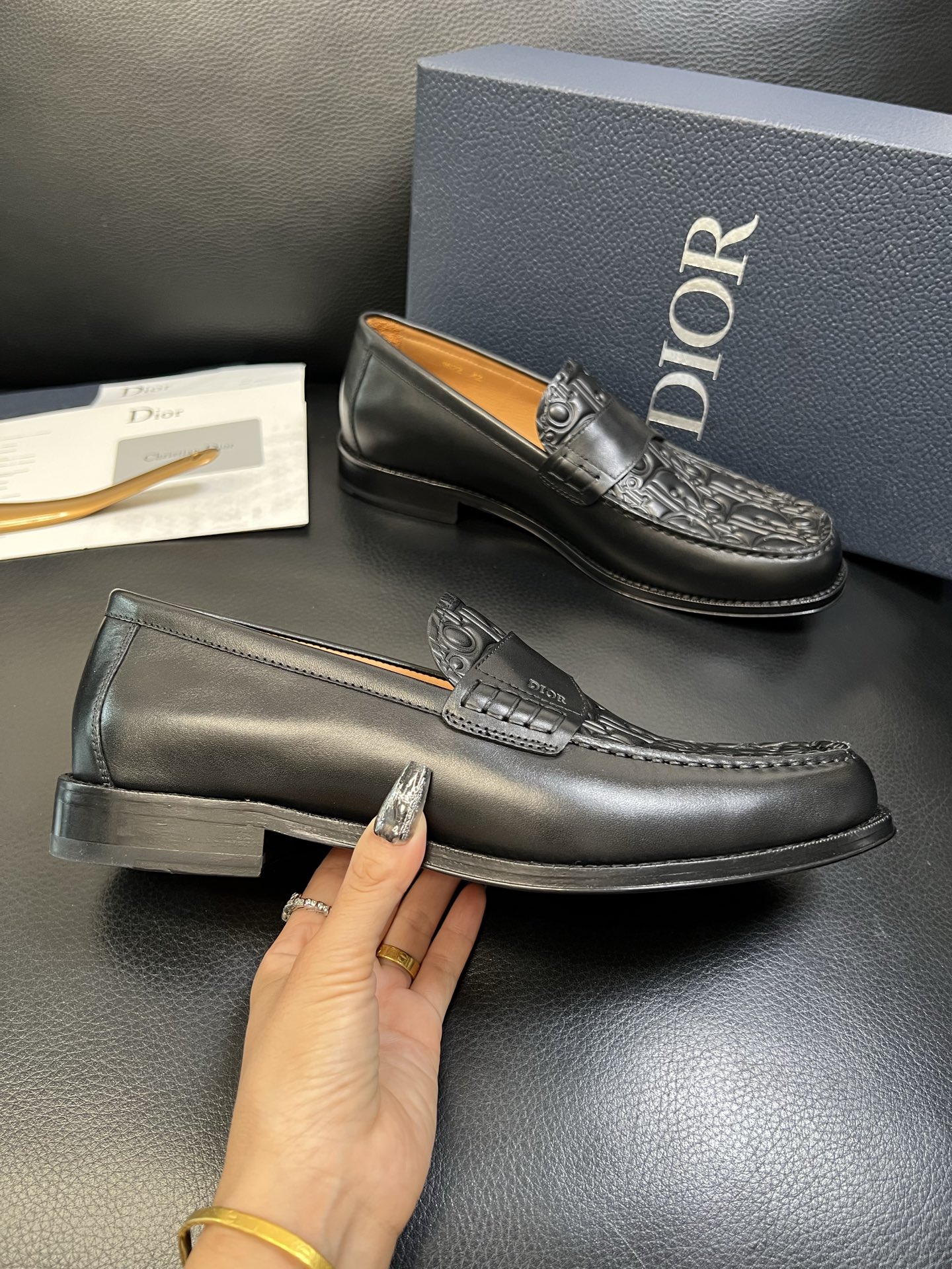 Dior 顶级工艺品 迪奥 专柜同步 原厂配置，意大利进口原版牛皮面料，透气舒适进口水染牛里垫，鞋底：原